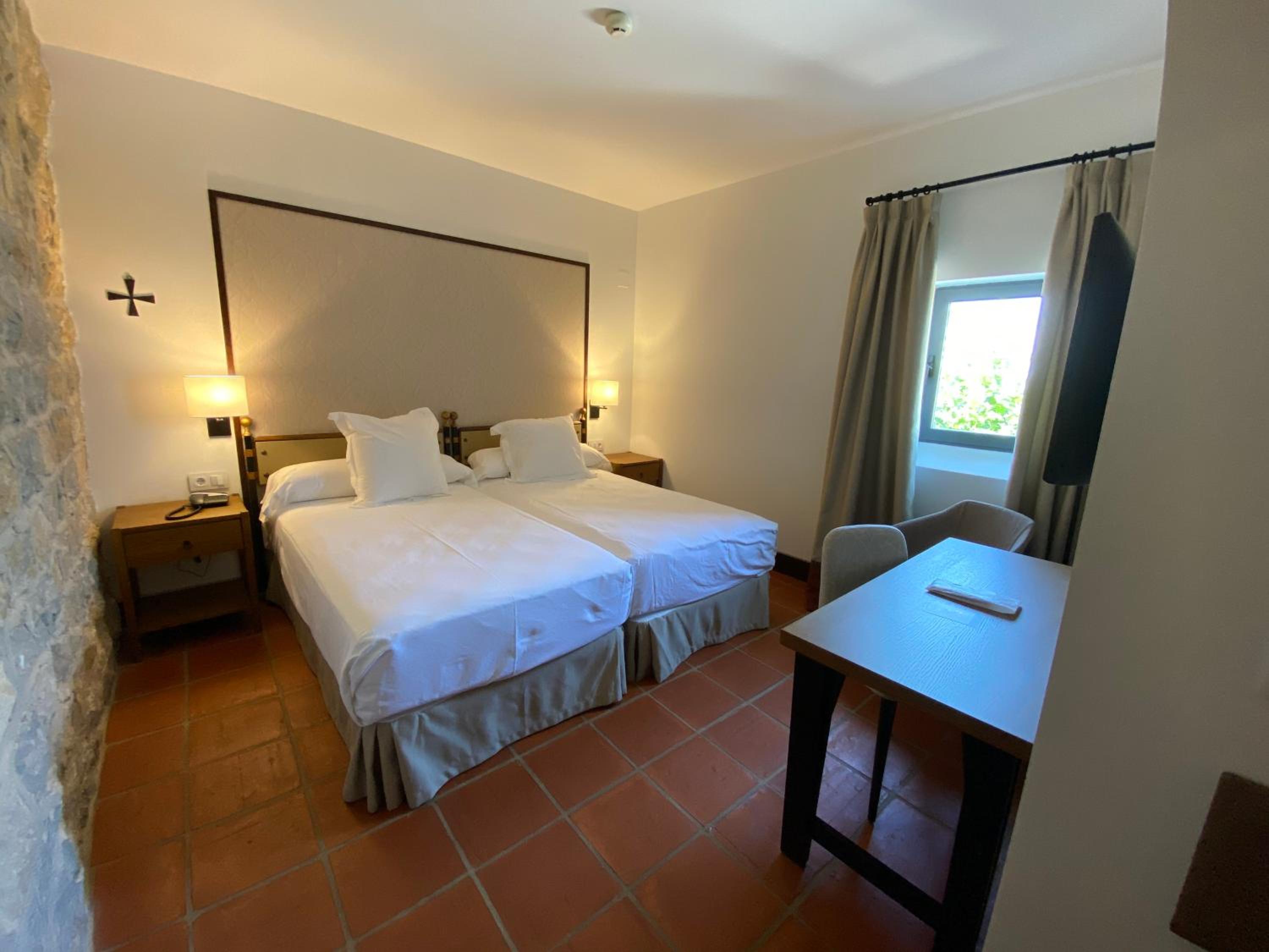 Standard Twin Room - Photo 1