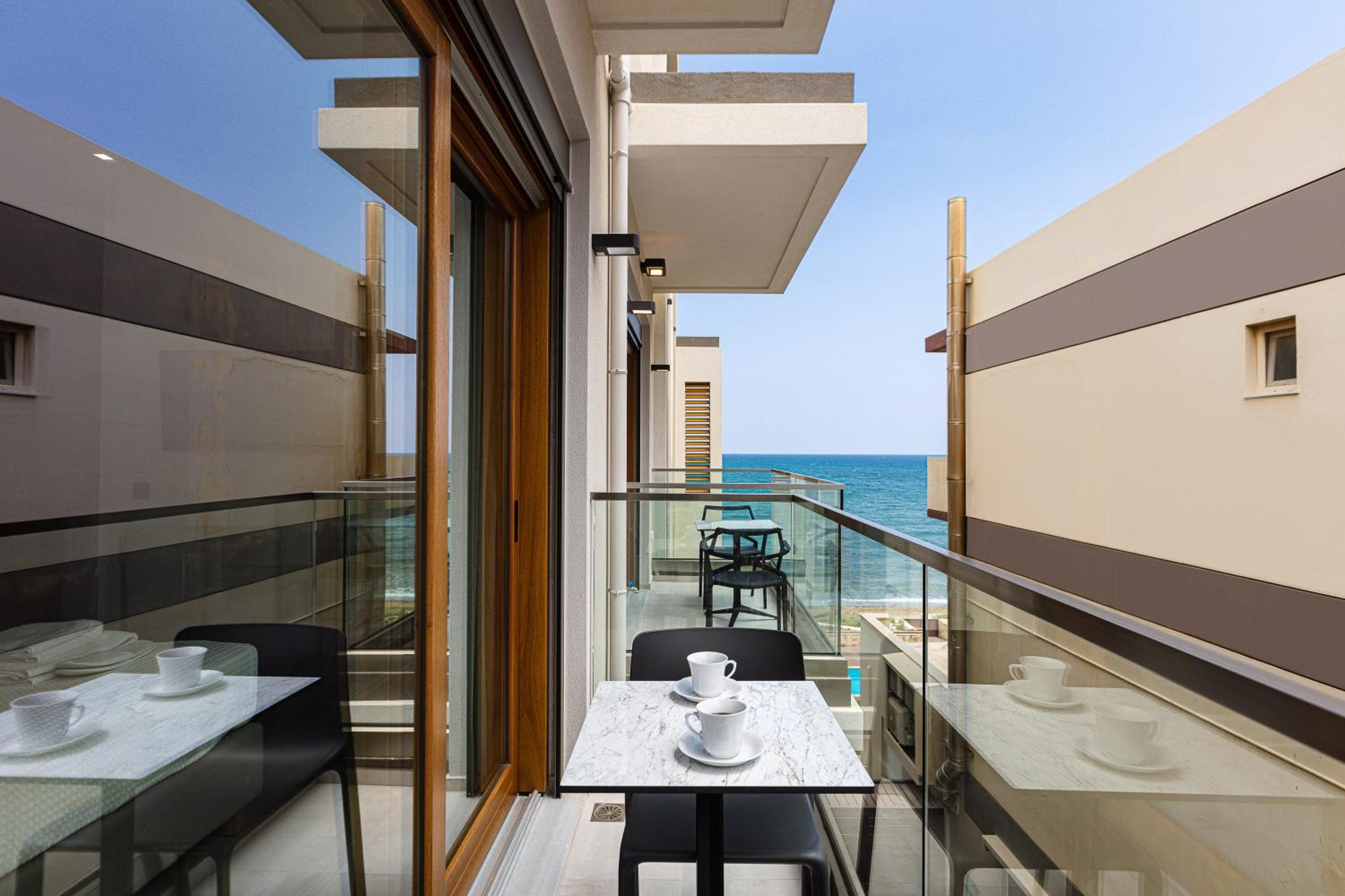 Studio with Side Sea View thumbnail 6