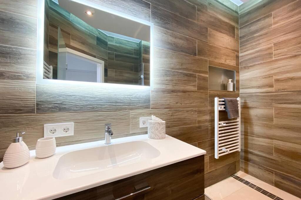 One-Bedroom Apartment - Photo 28