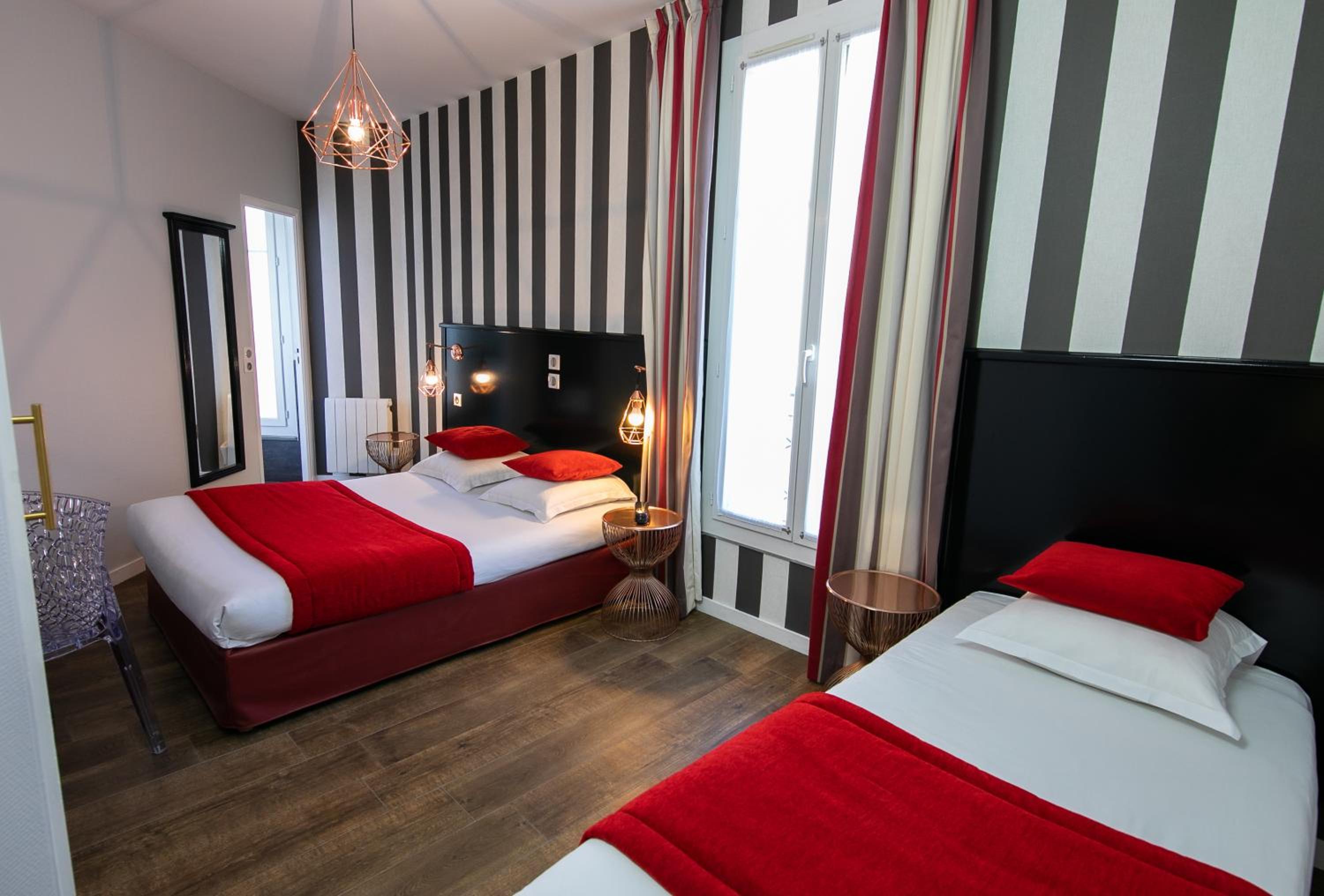 Superior Double Room thumbnail 6