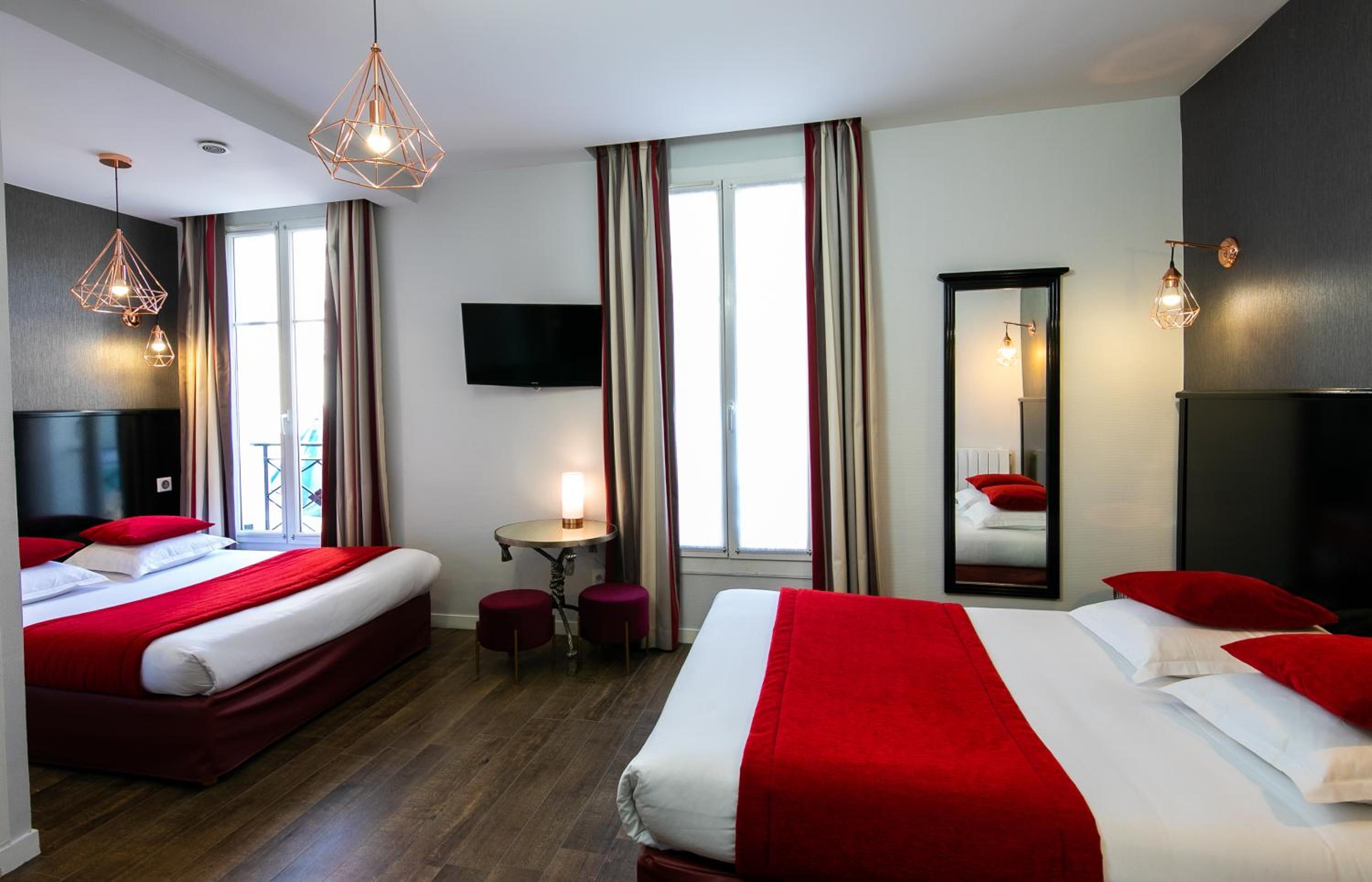 Quadruple Room thumbnail 6