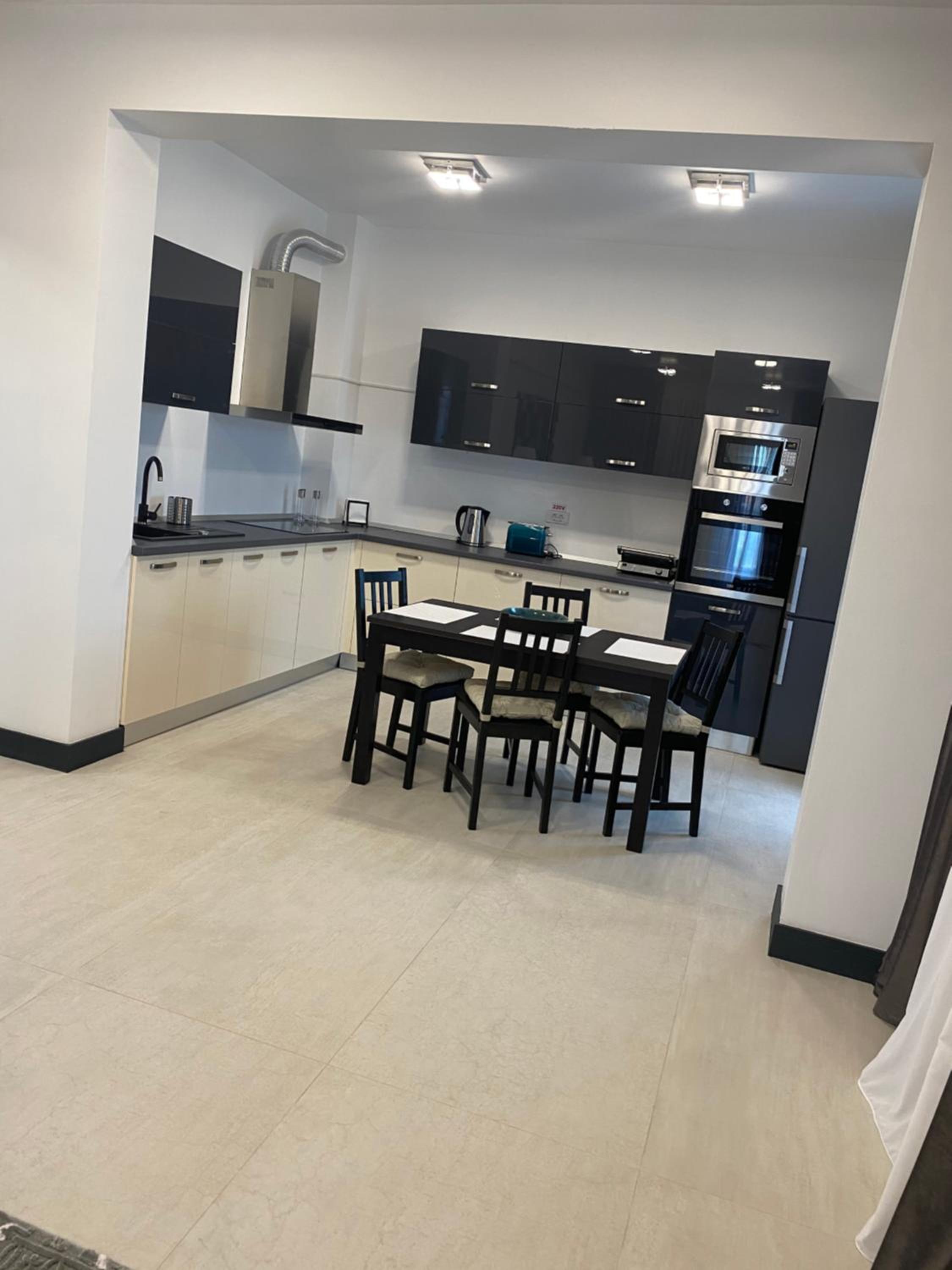 Apartment with Balcony - Photo 9