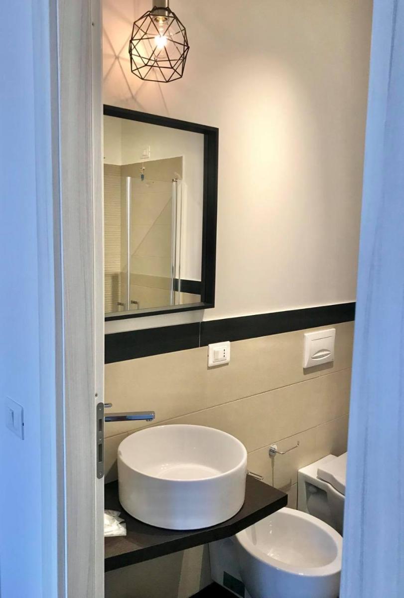 Deluxe Double or Twin Room with Side Sea View - Photo 4