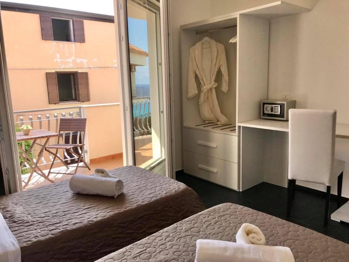 Deluxe Double or Twin Room with Side Sea View - Photo 1