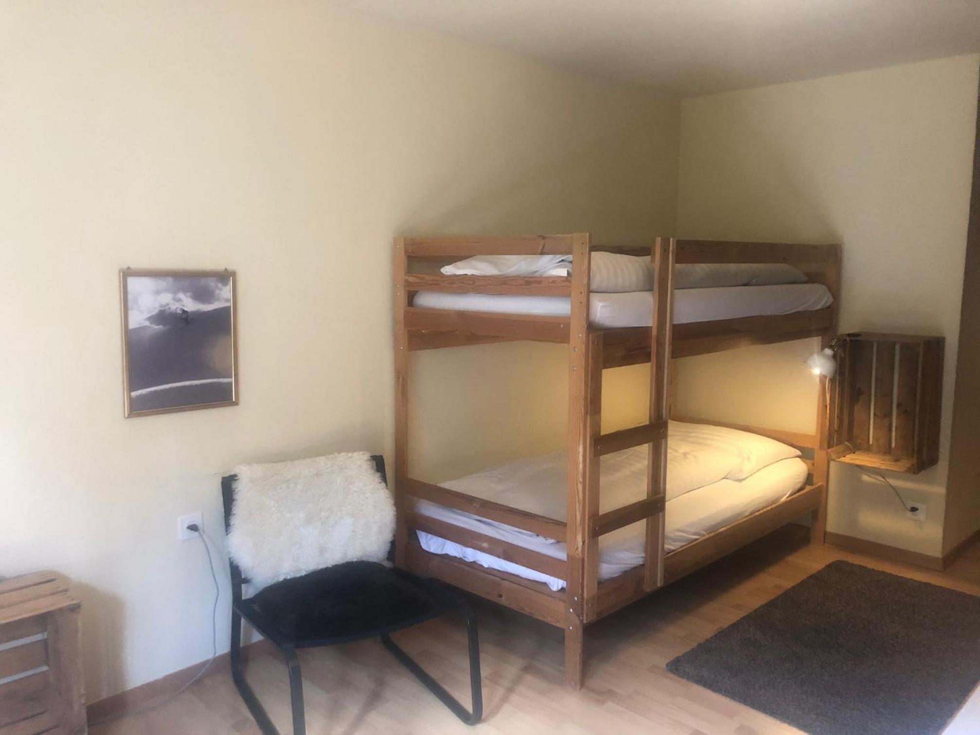 Basement Budget Quadruple Room with Bunk Bed and 2 single beds - Photo 2
