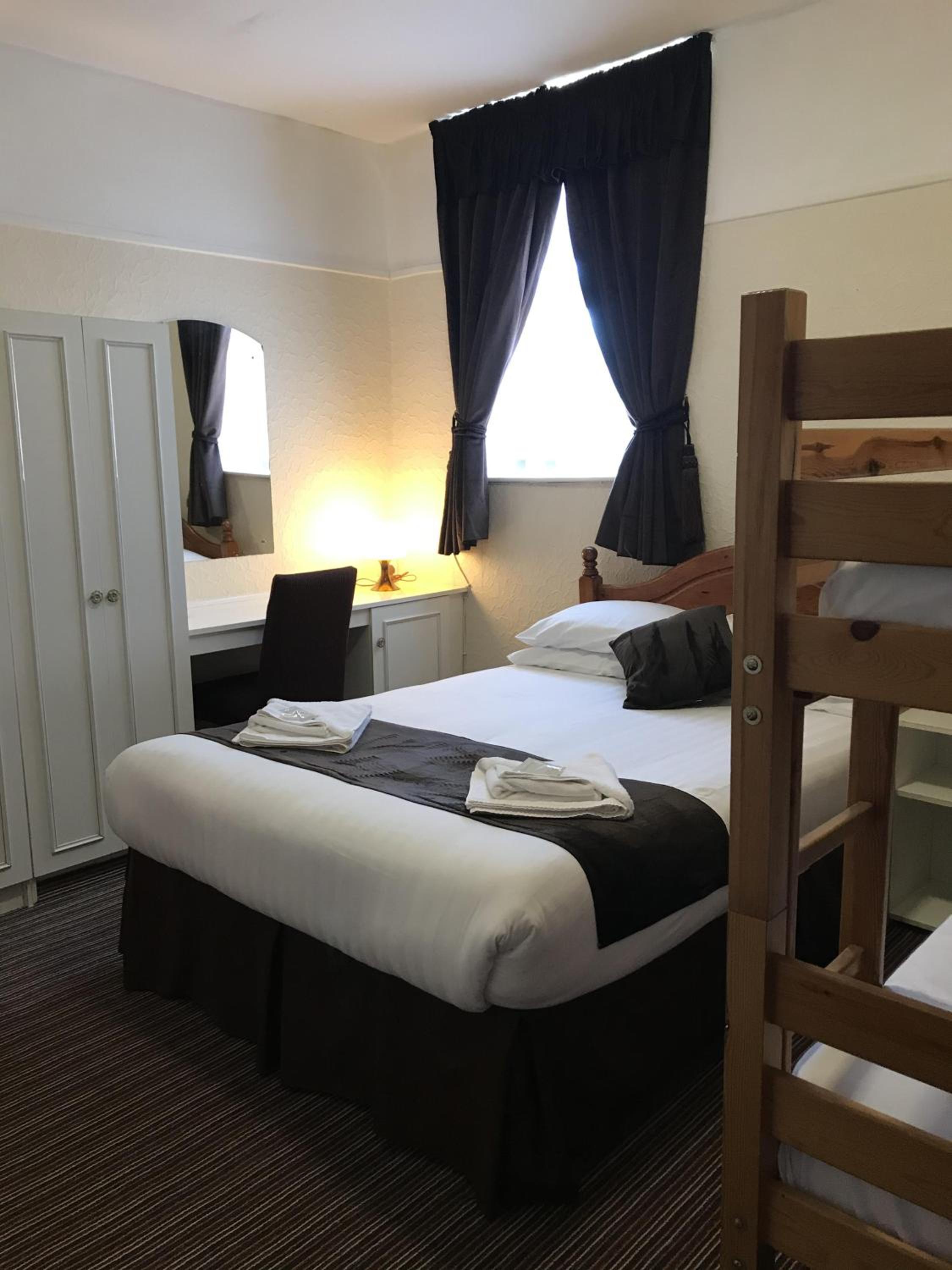 Quadruple Room with Shower