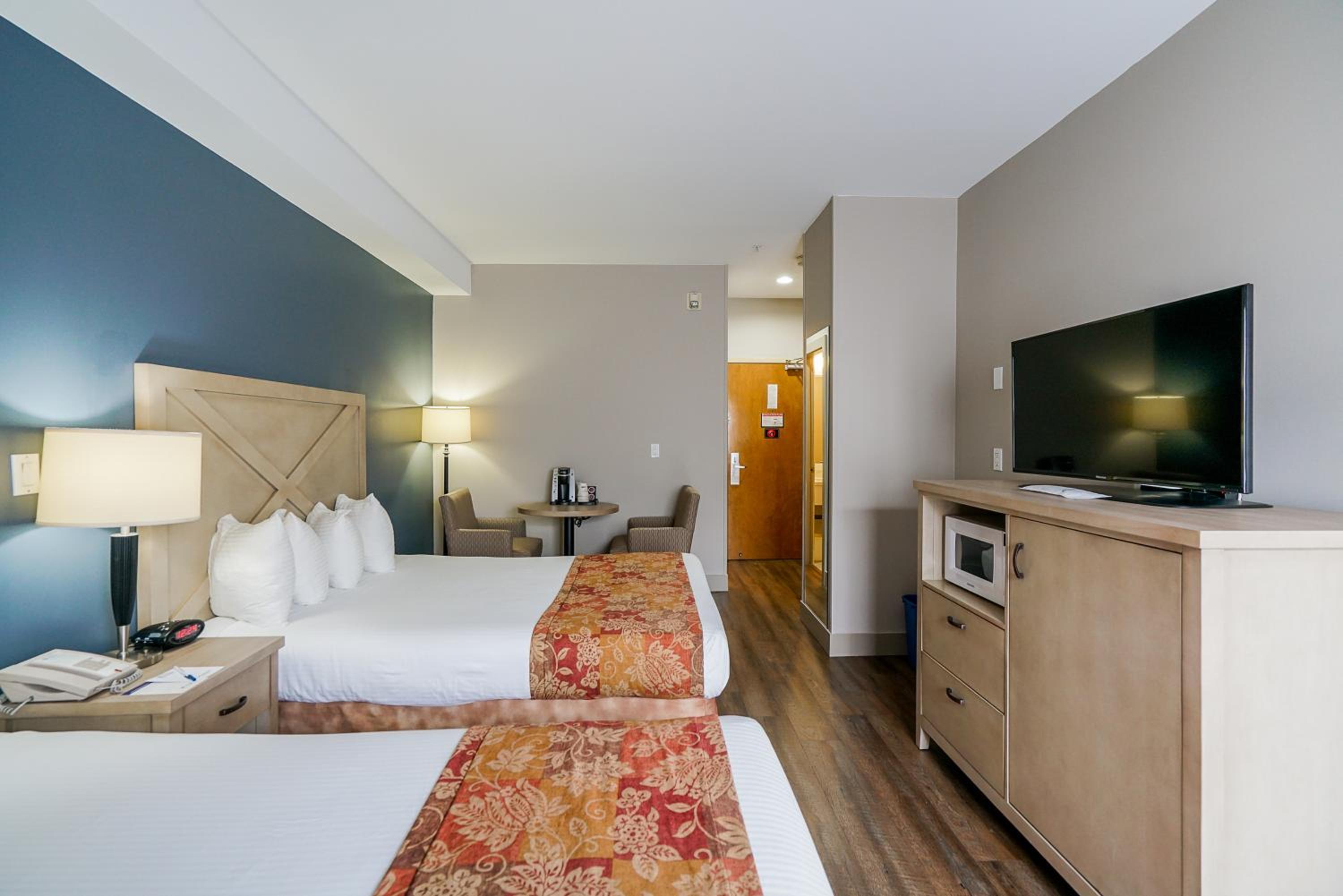 Queen Room with Two Queen Beds - Non-Smoking - Photo 3