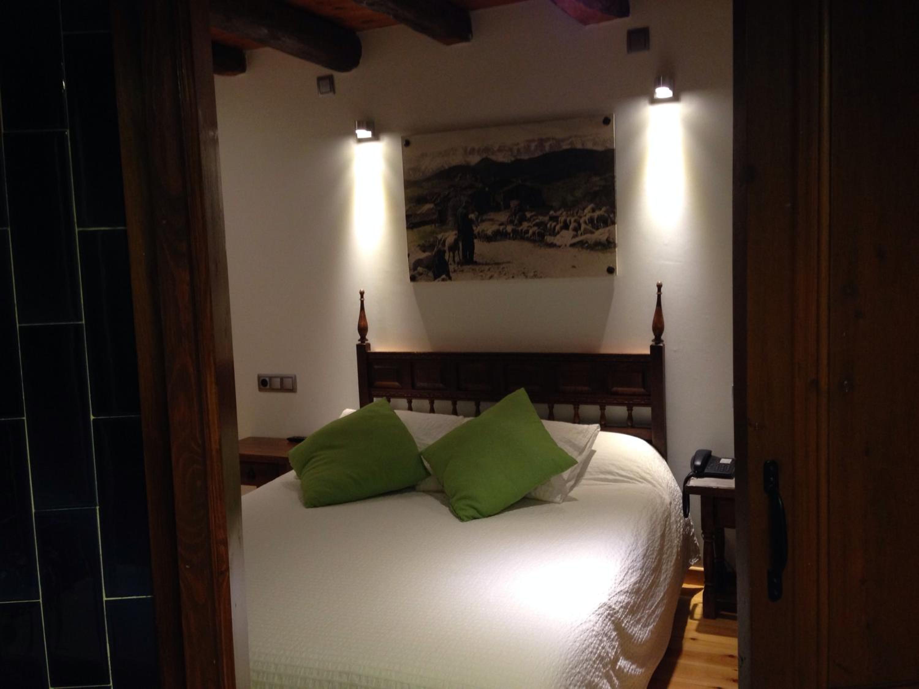 Double Room - Photo 5