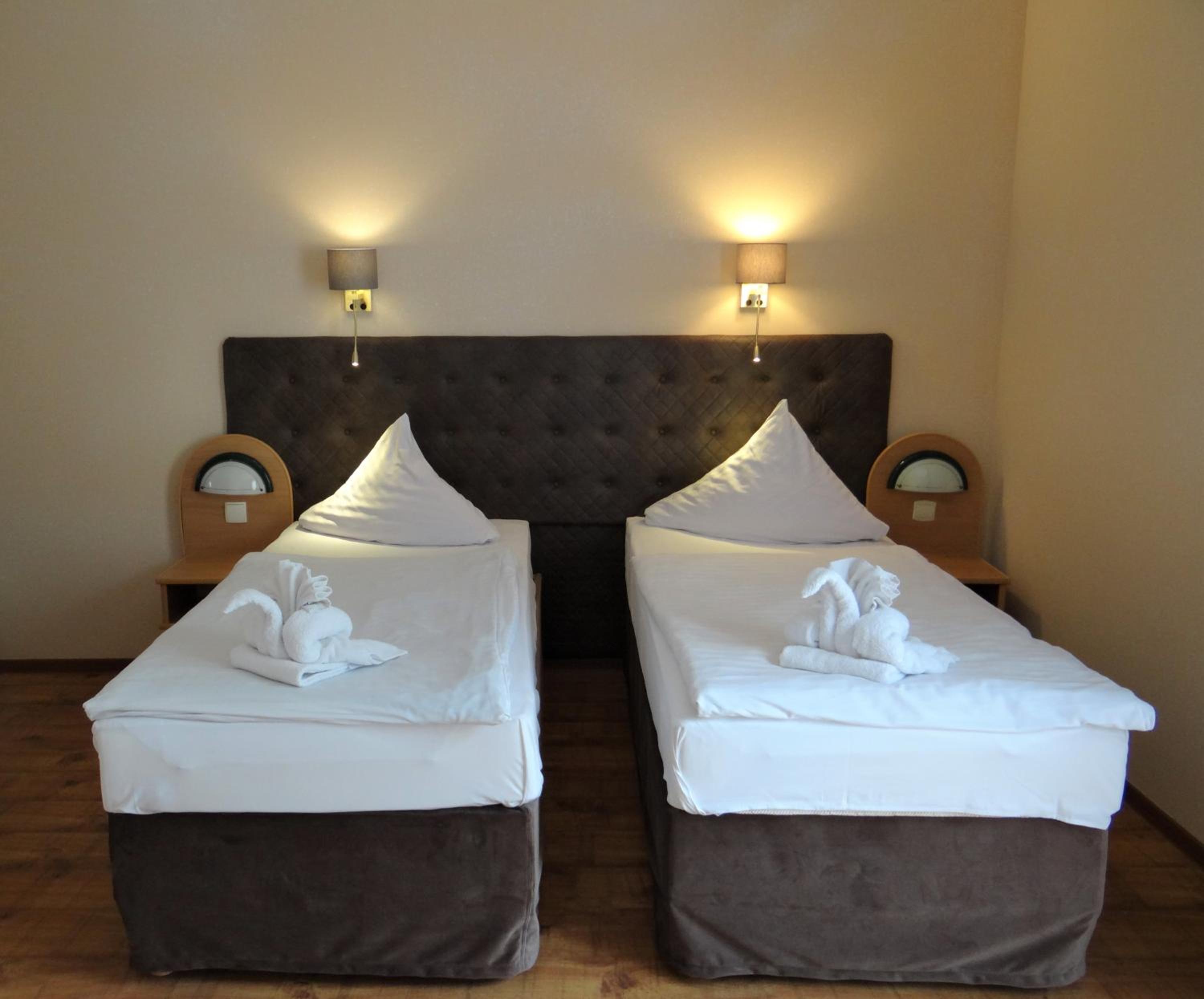 Twin Room - Photo 6