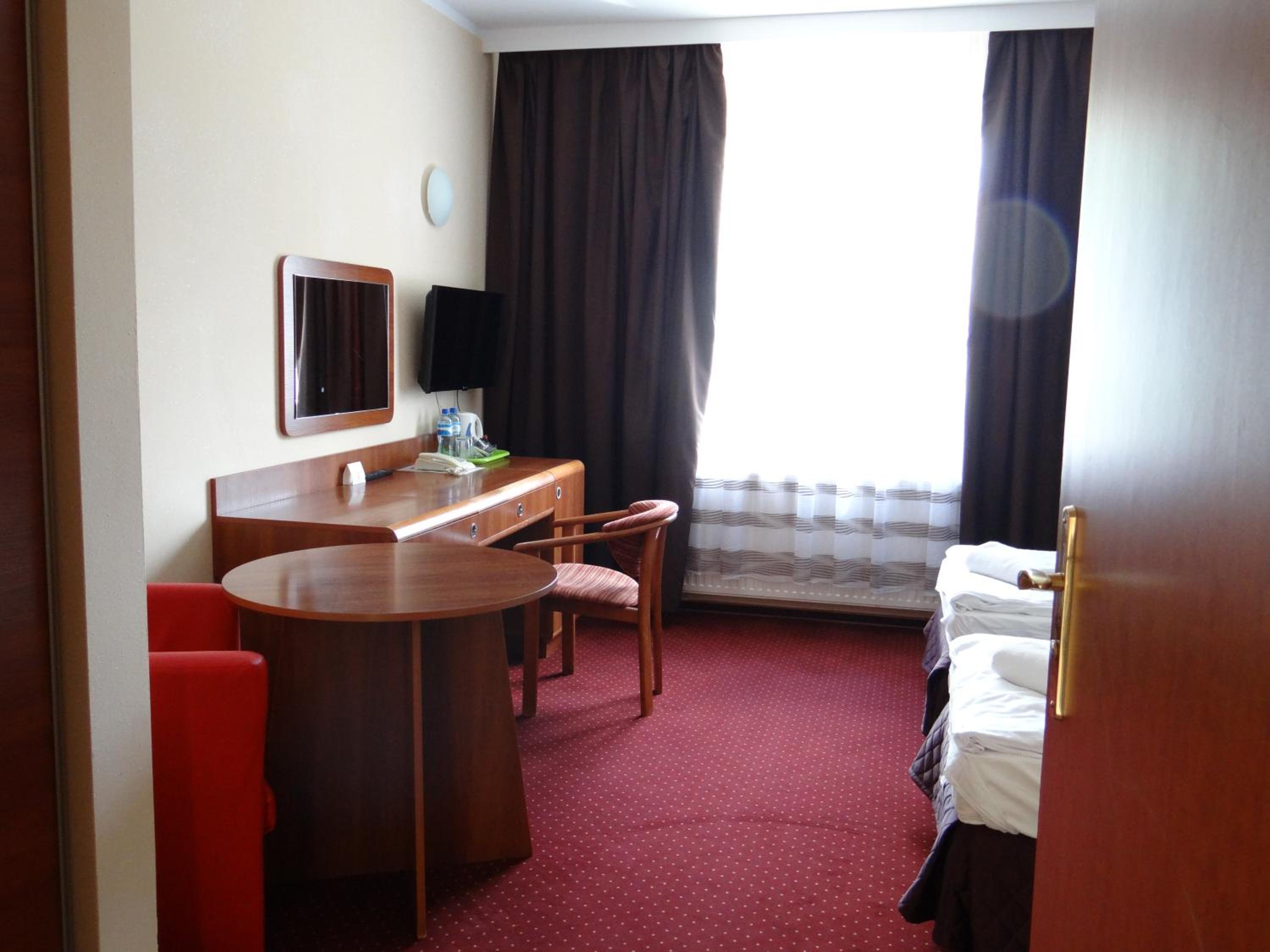 Twin Room - Photo 13