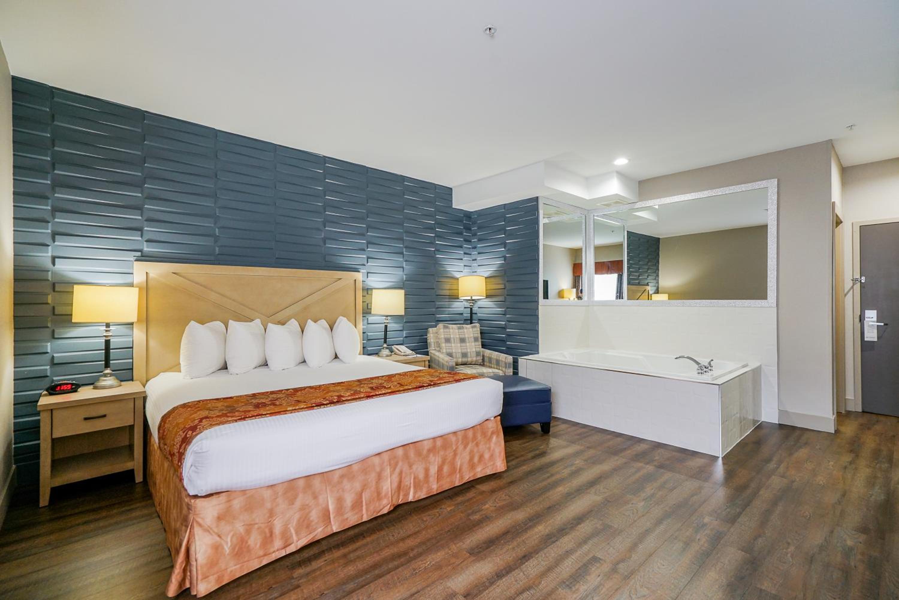 King Room with Spa Bath - Non-Smoking - Photo 5