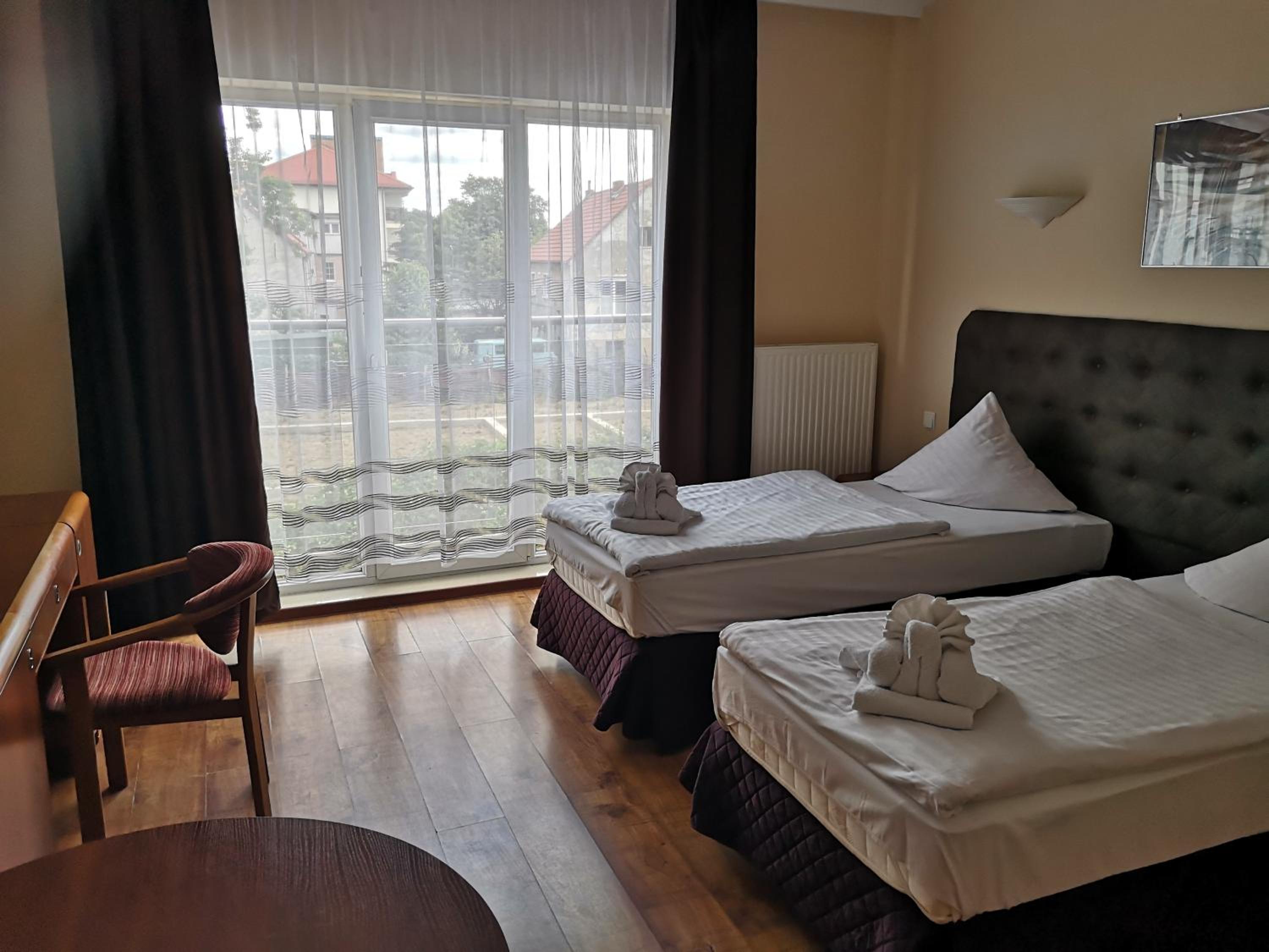 Twin Room - Photo 12