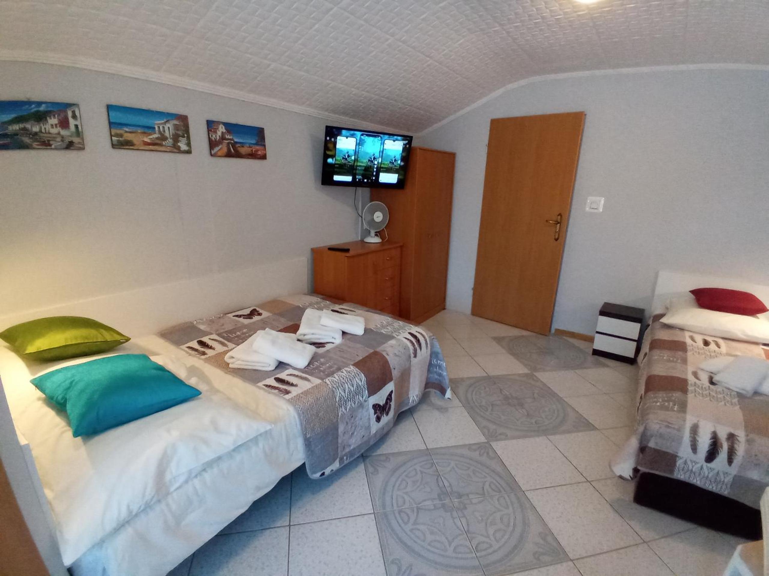 Triple Room - Attic photo 3