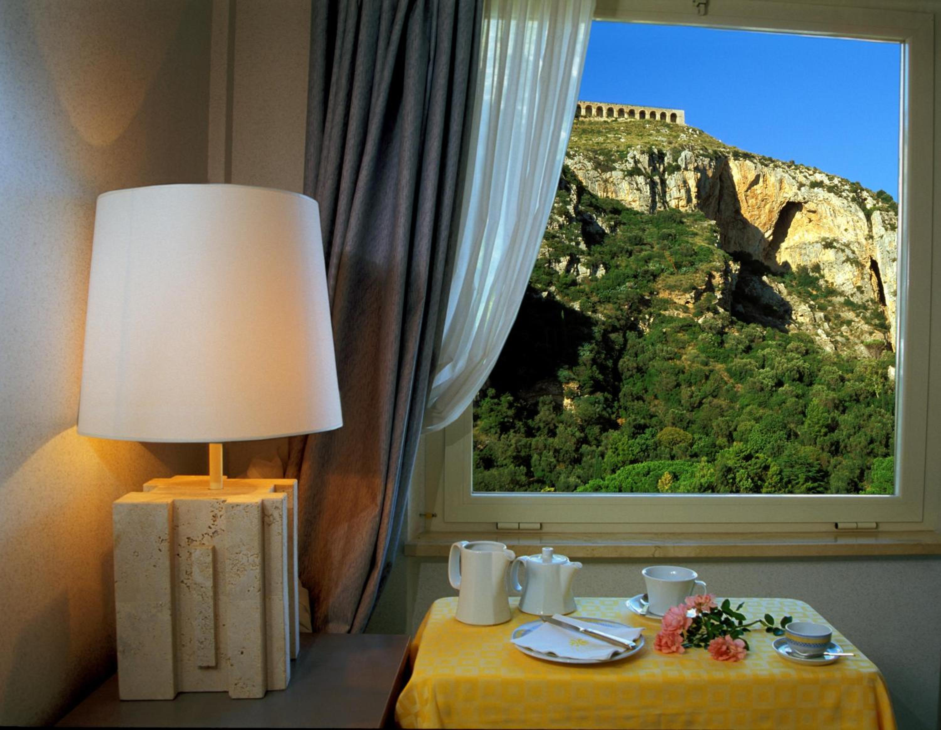 Double or Twin Room with Sea and Temple View photo 2