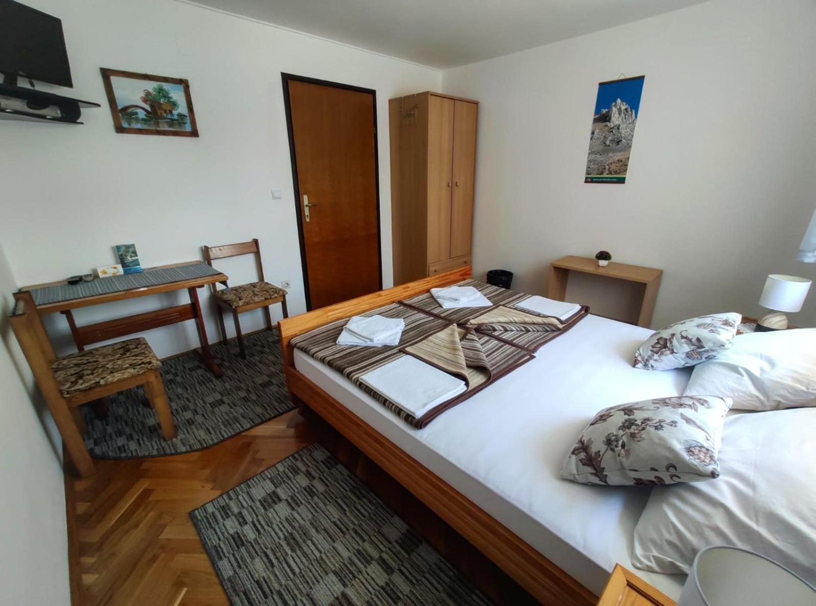 Double Room With Private External Bathroom photo 3
