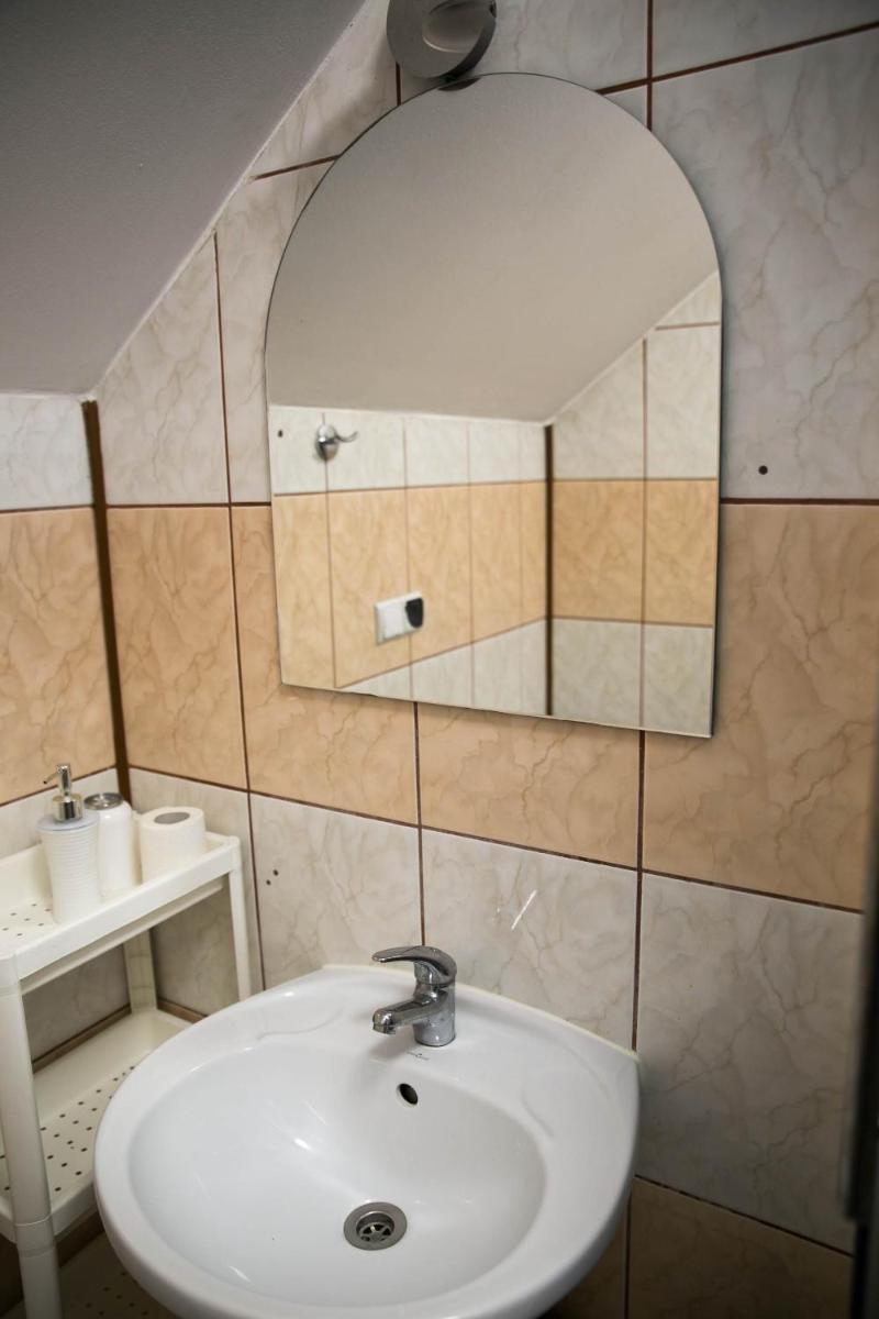 Economy Quadruple Room - Photo 2