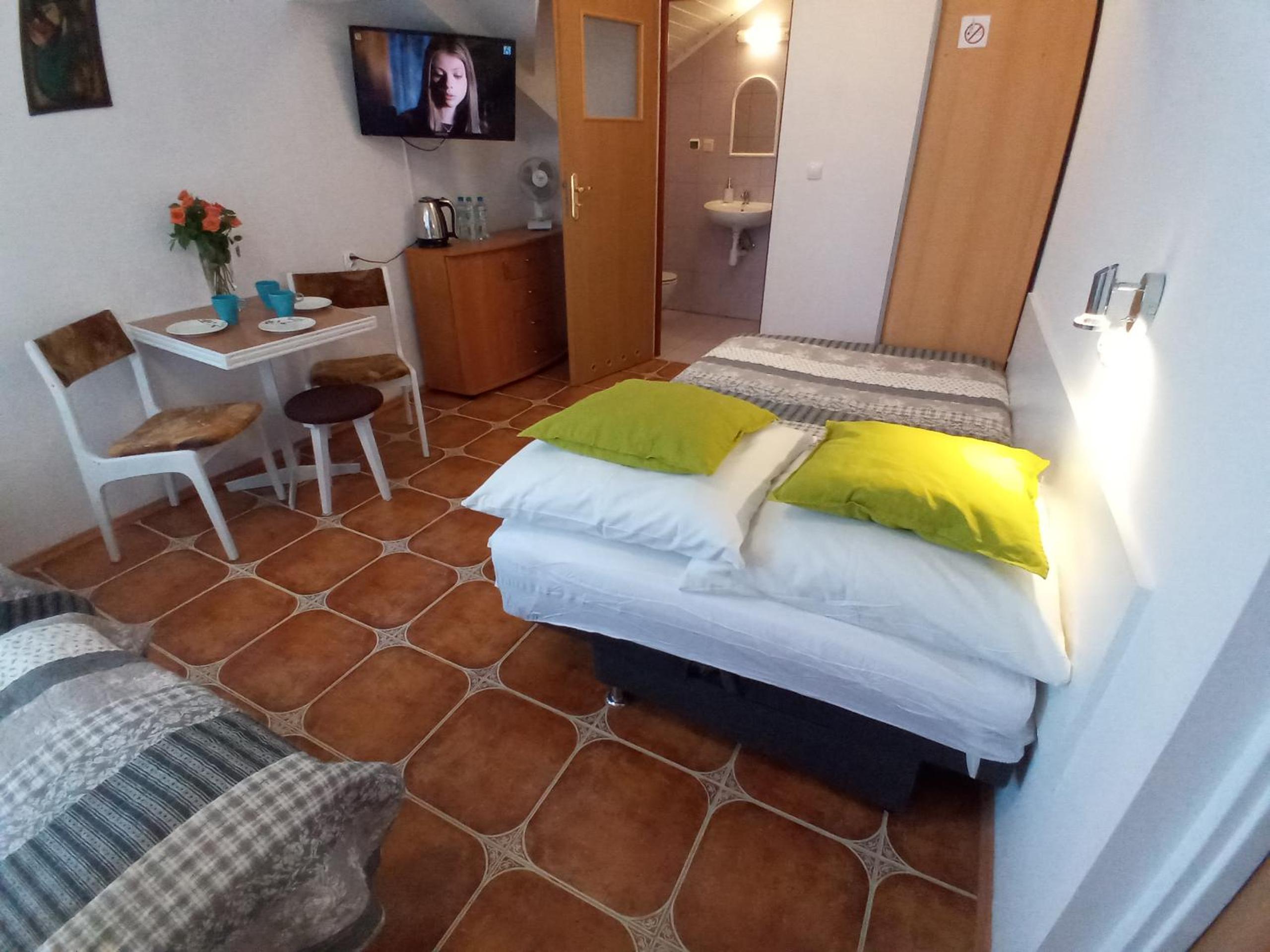 Triple Room - Attic photo 3
