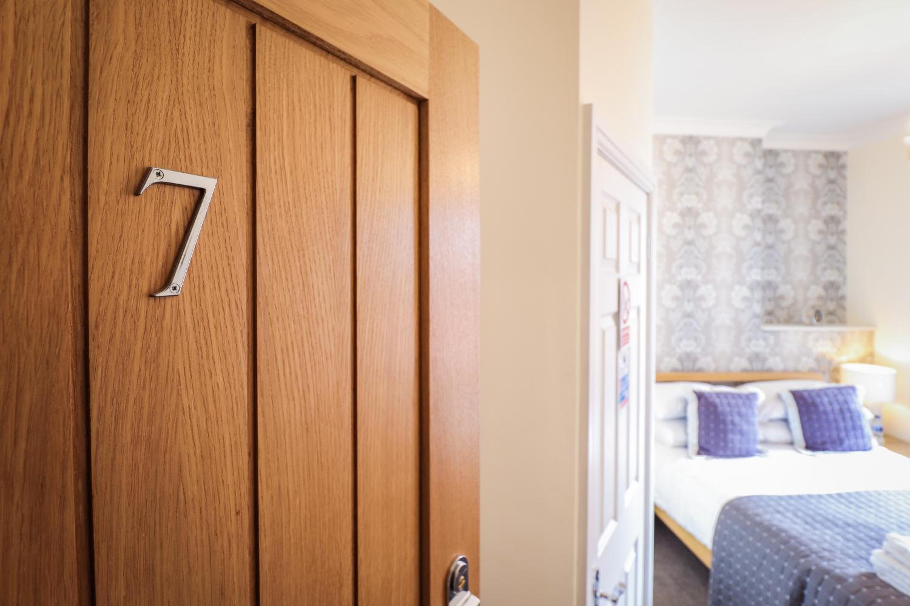 Double Room - Photo 10