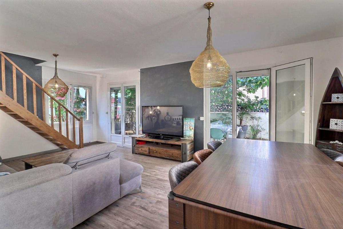 Villa photo 1