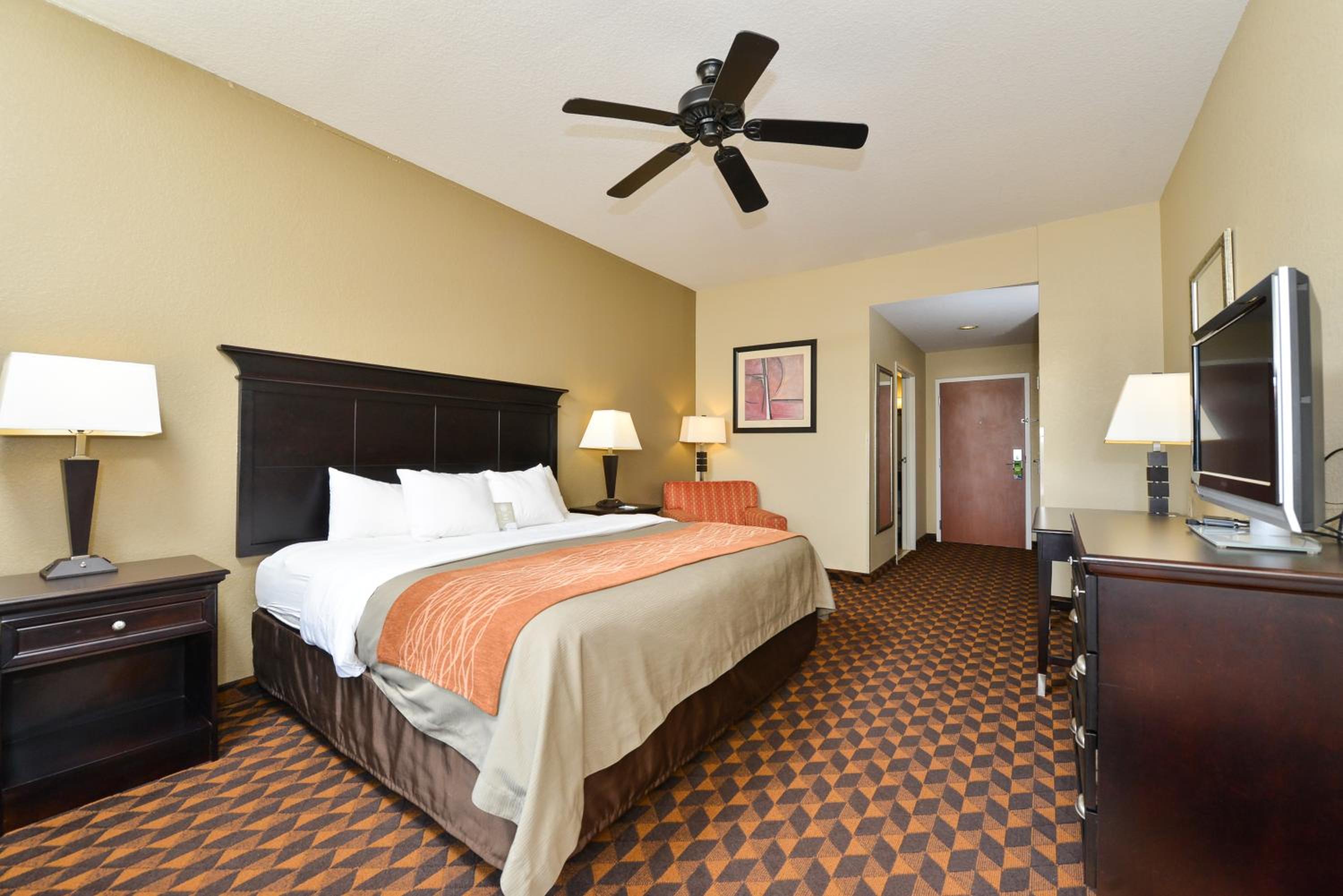 King Room - Non-Smoking - Photo 3