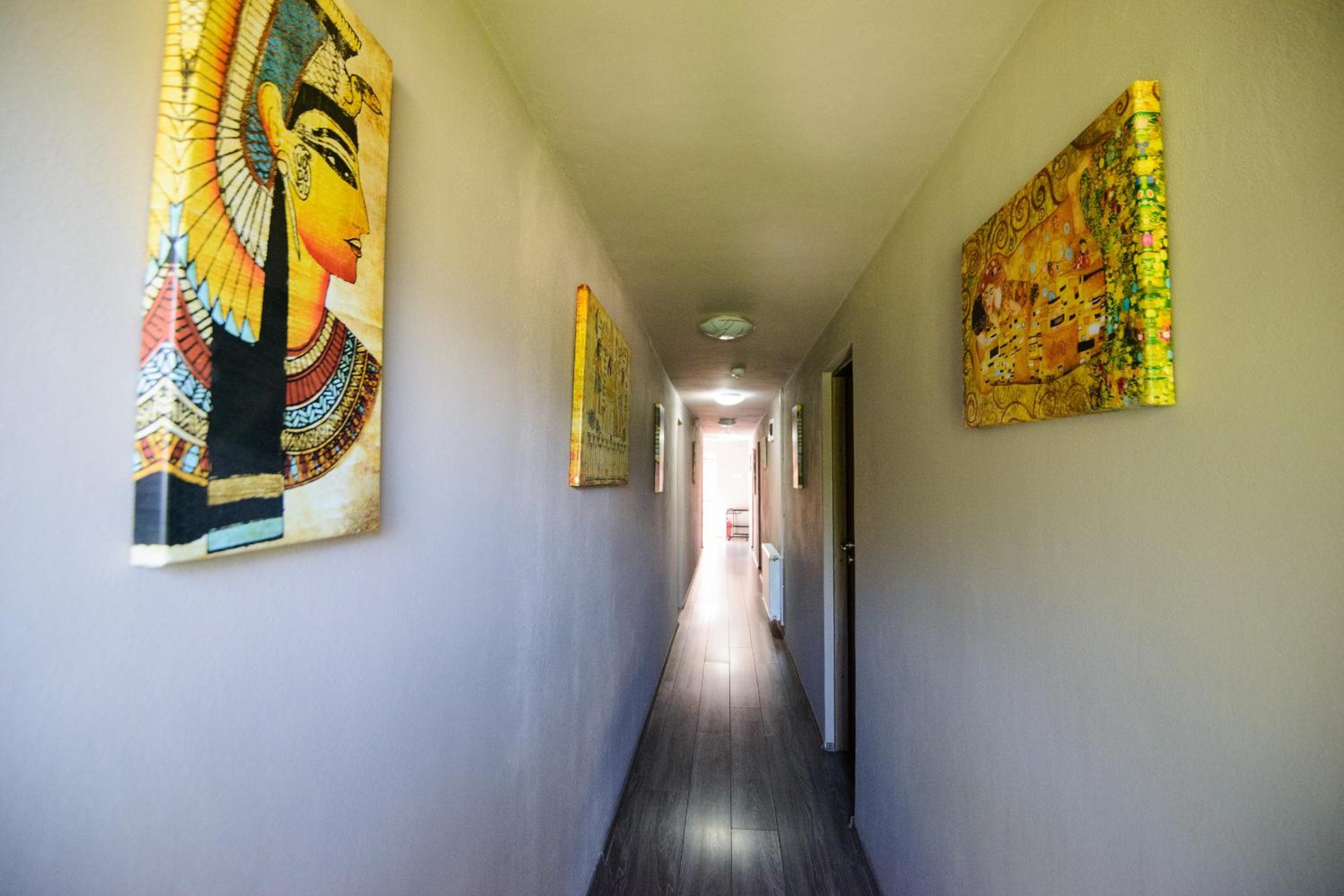 Two-Bedroom Suite with Mountain View - Photo 6