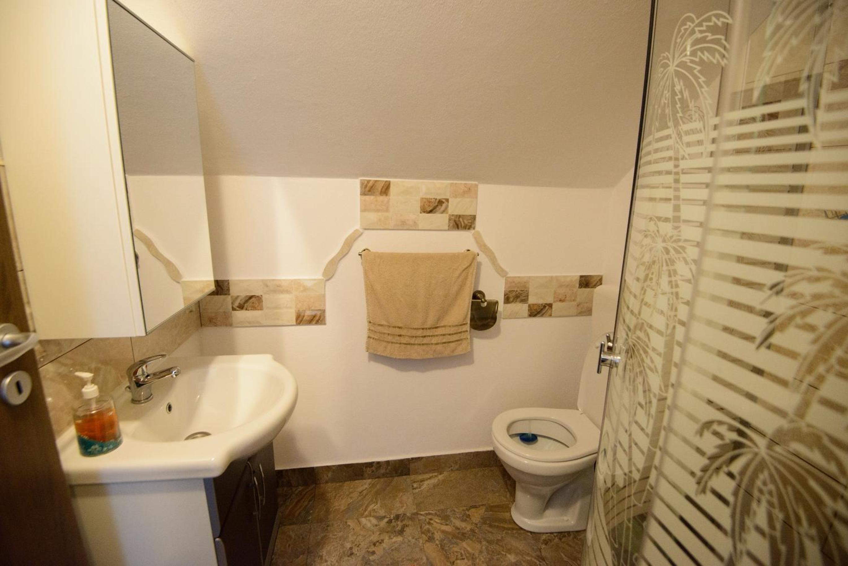 Two-Bedroom Suite with Mountain View - Photo 4