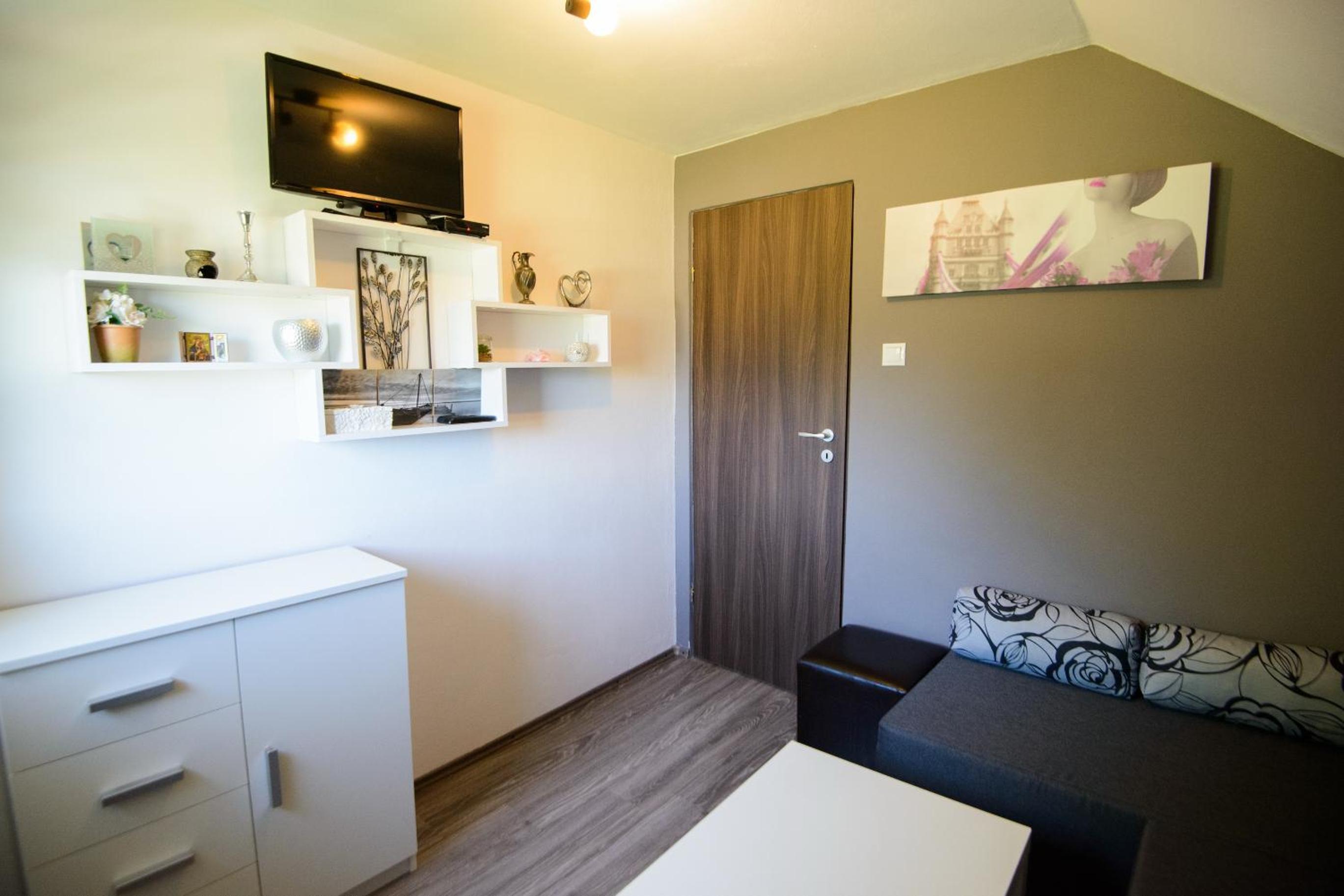 Two-Bedroom Suite with Mountain View - Photo 28