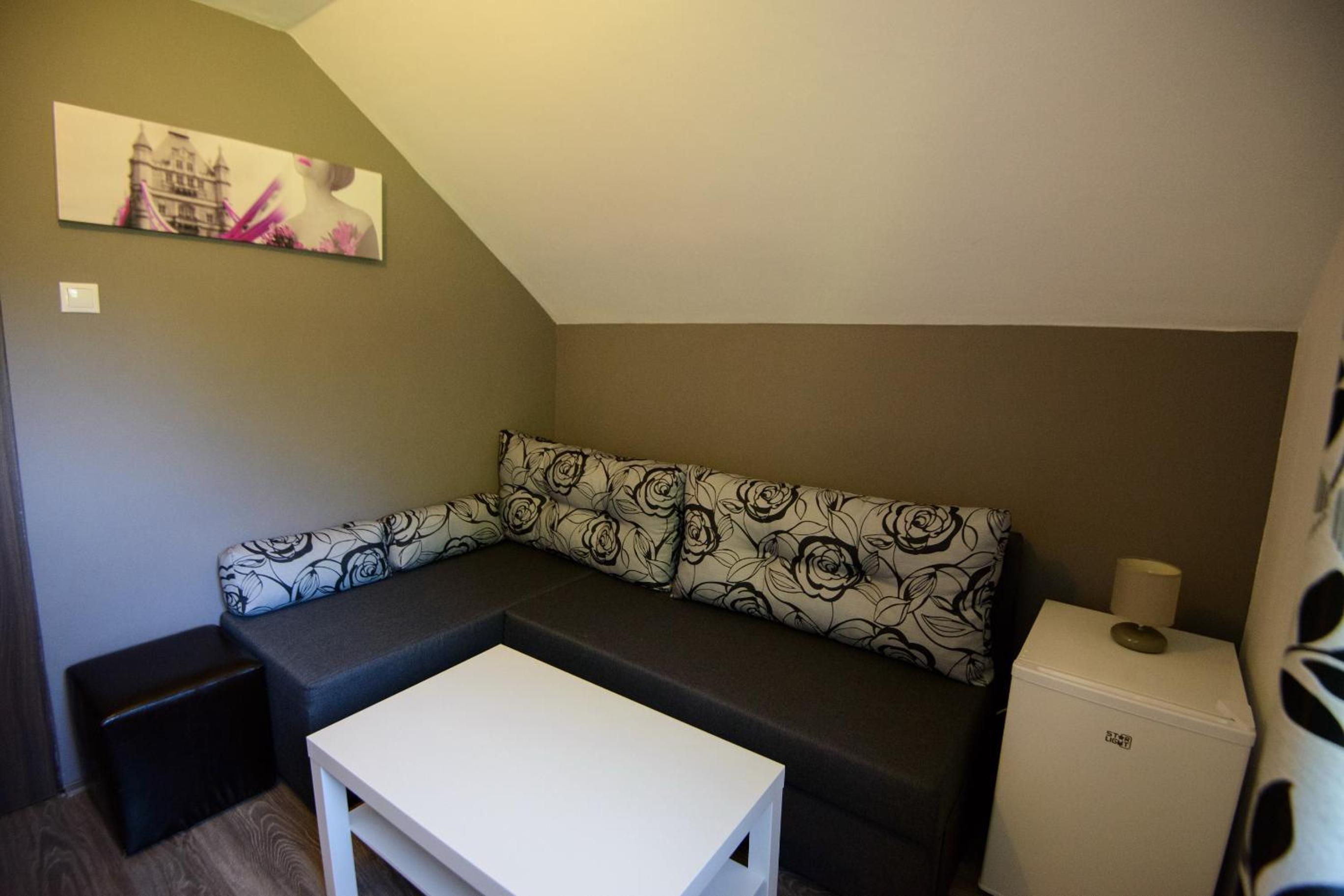 Two-Bedroom Suite with Mountain View - Photo 3