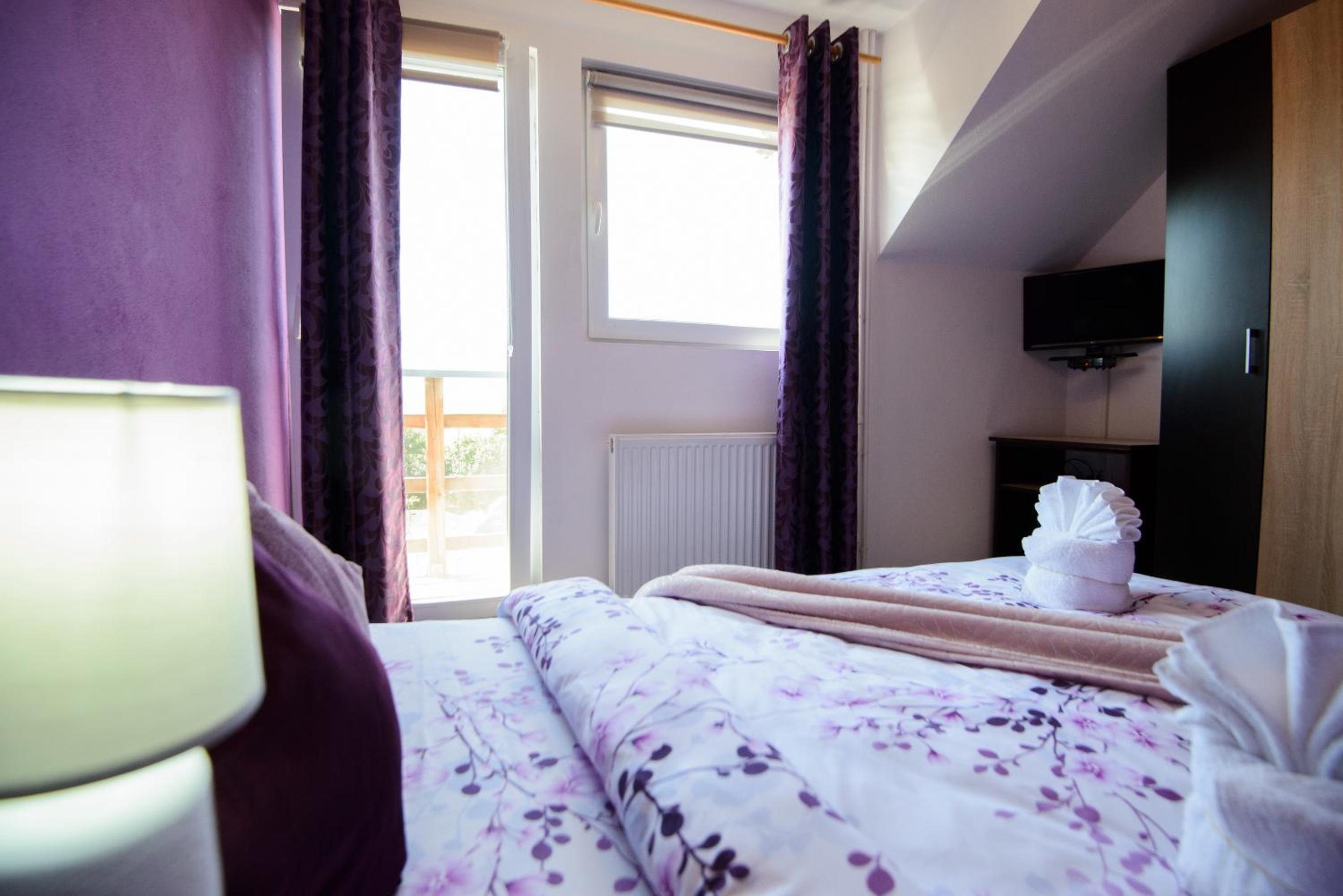 Two-Bedroom Suite with Mountain View - Photo 19