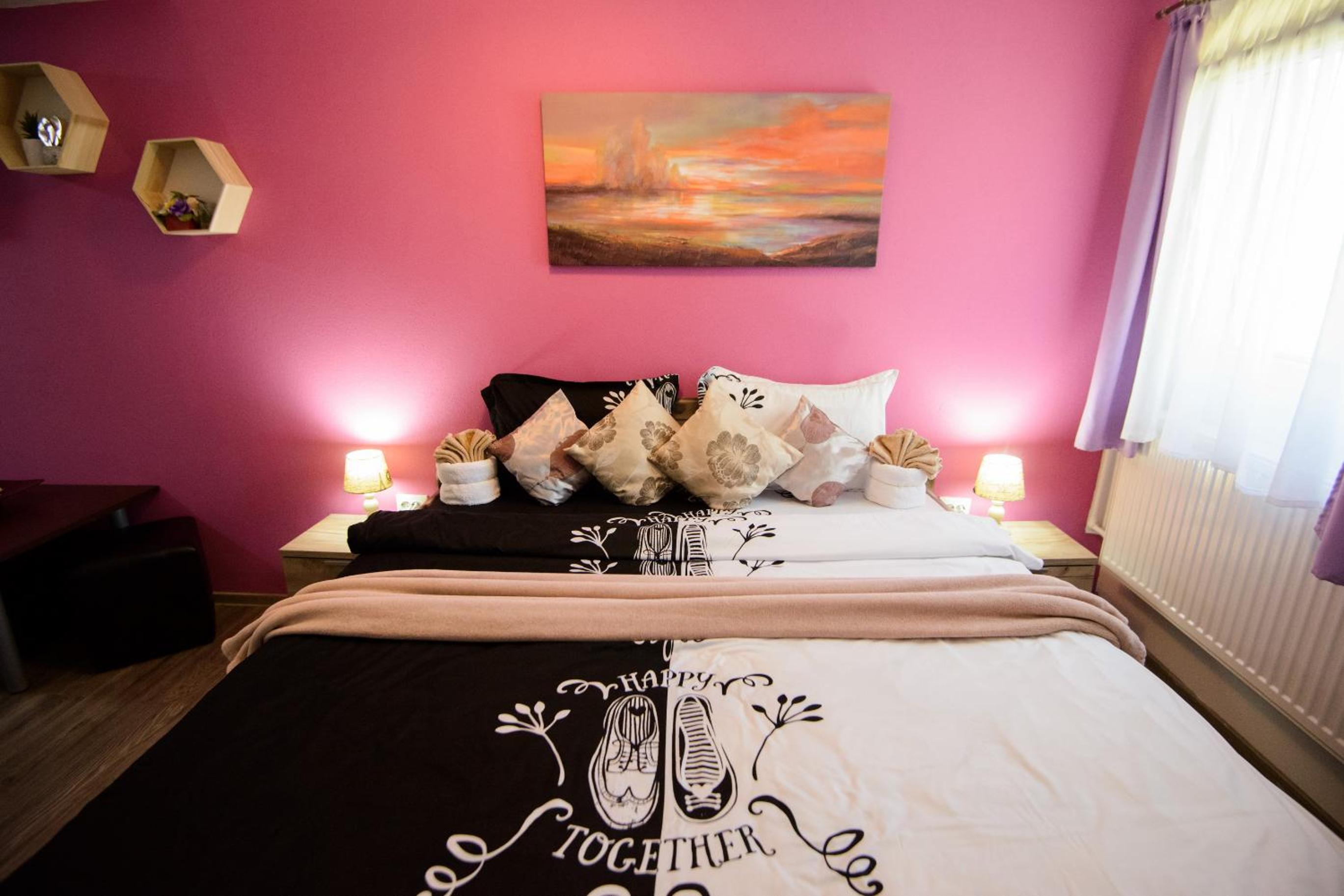 Quadruple Room with Private Bathroom - Photo 9