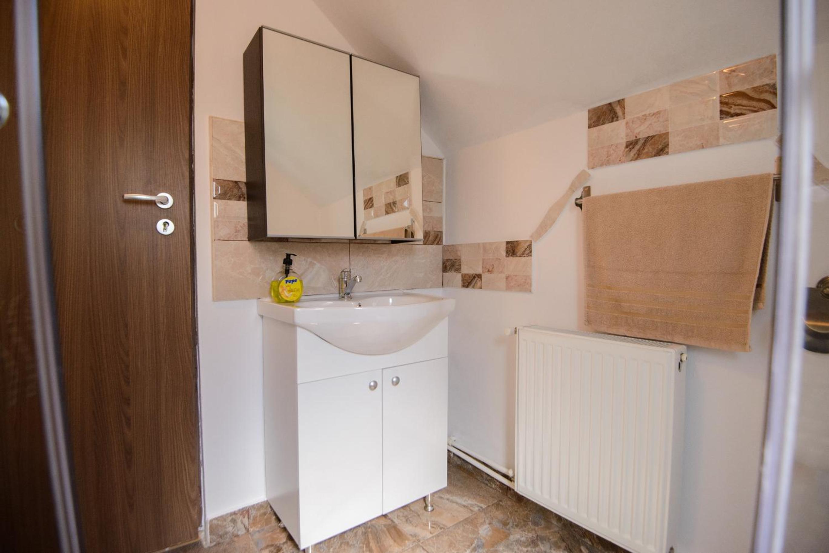 Small Double Room - Photo 4