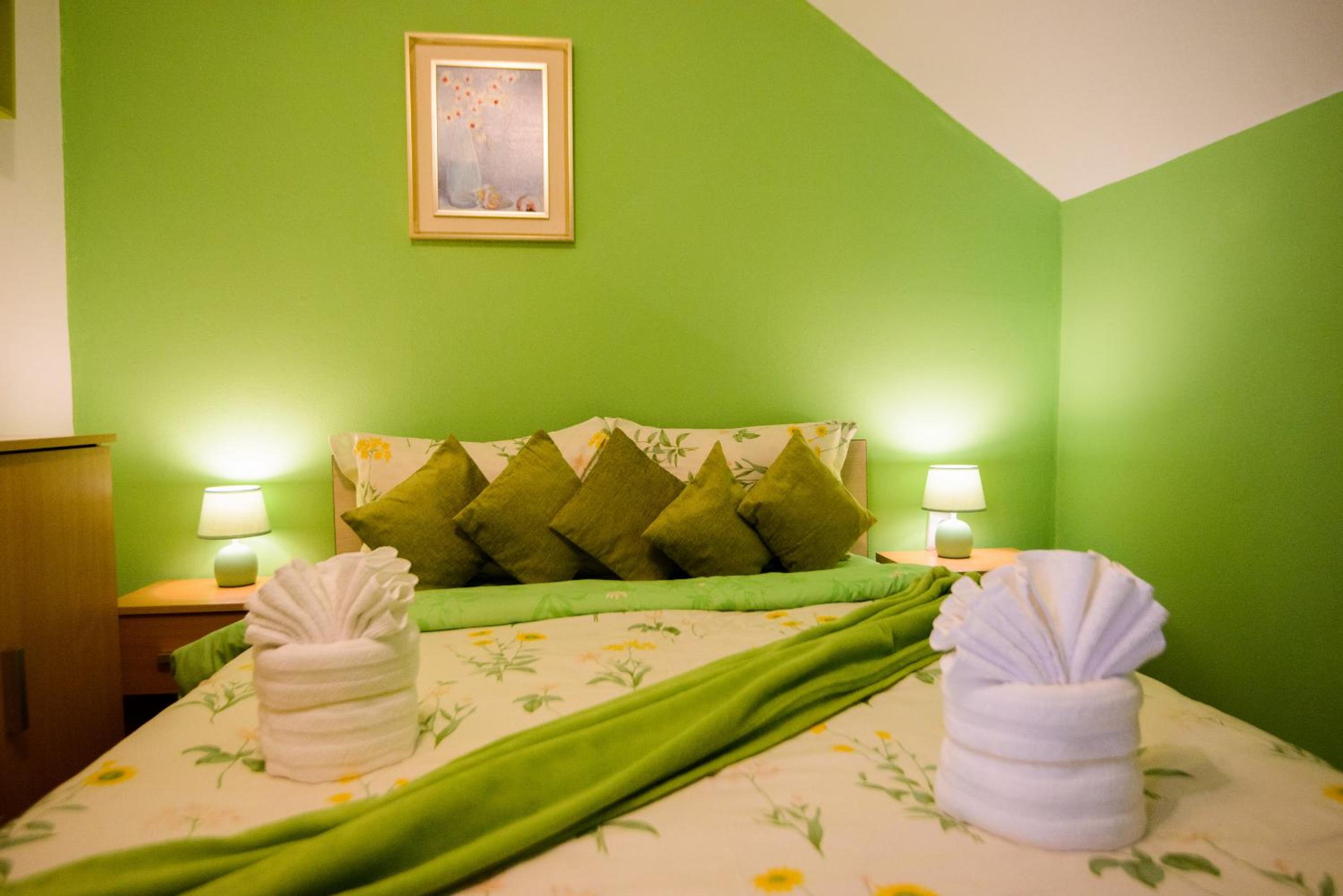 Small Double Room - Photo 15