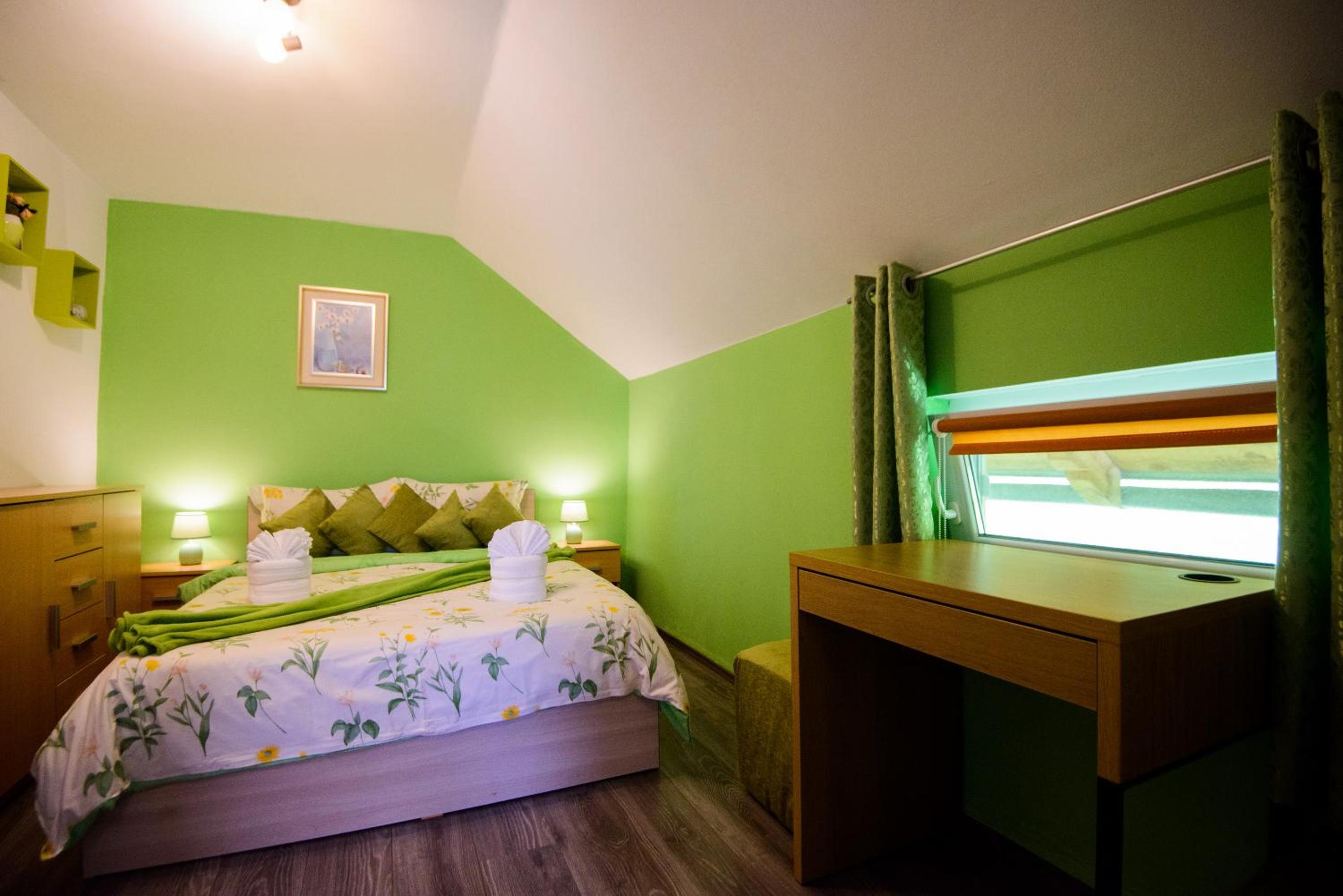Small Double Room - Photo 5