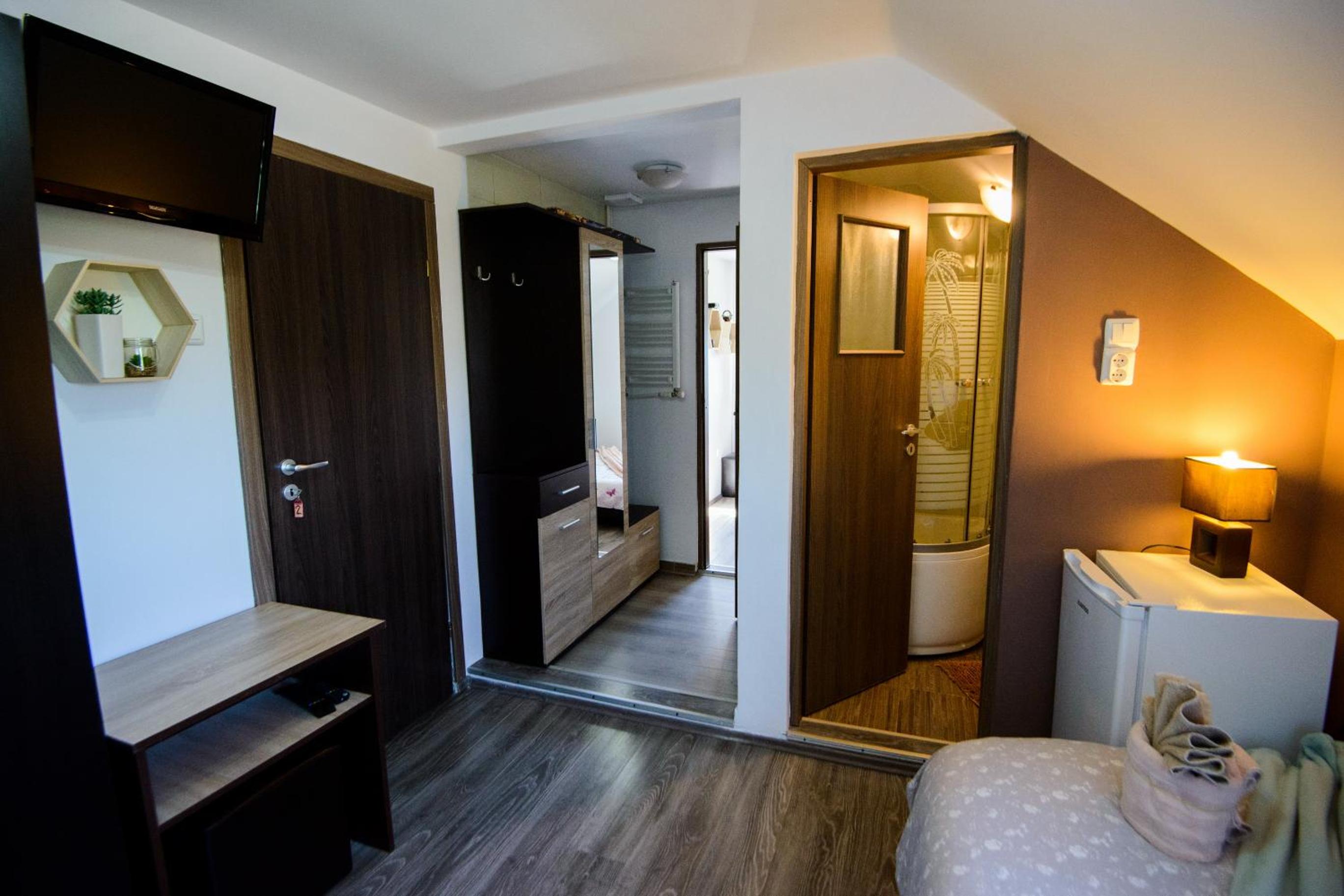 Triple Room - Photo 10