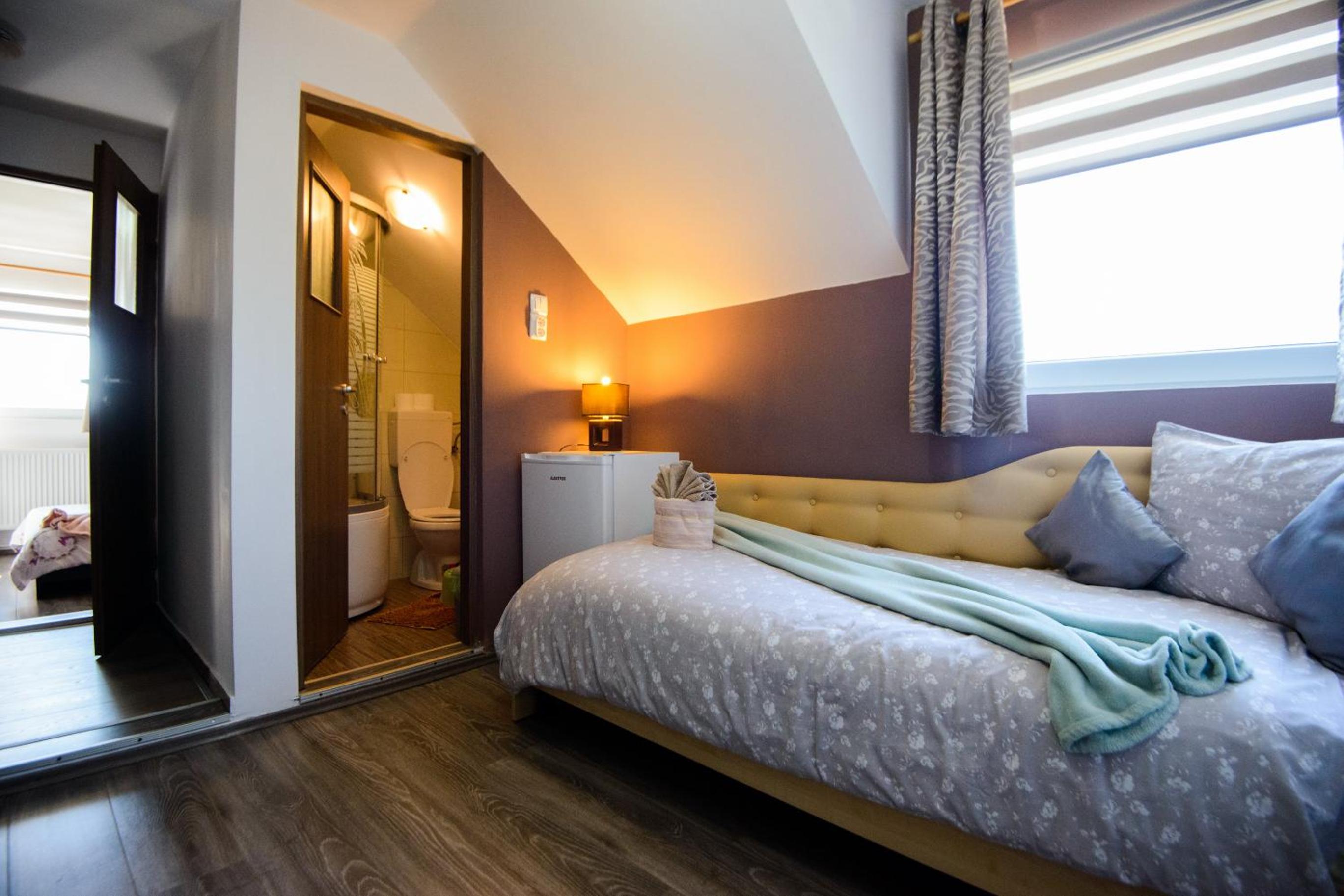 Triple Room - Photo 12