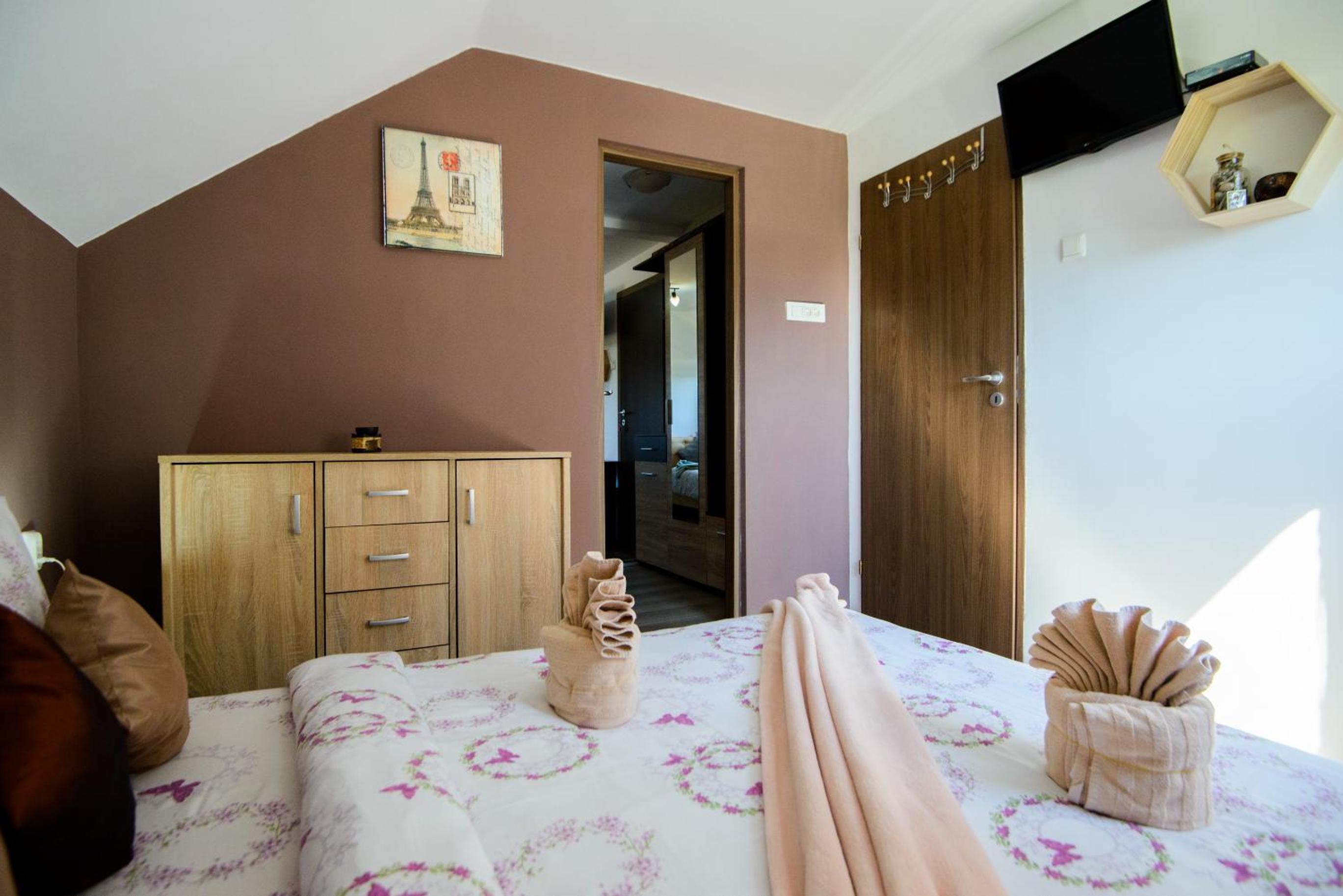 Triple Room - Photo 1