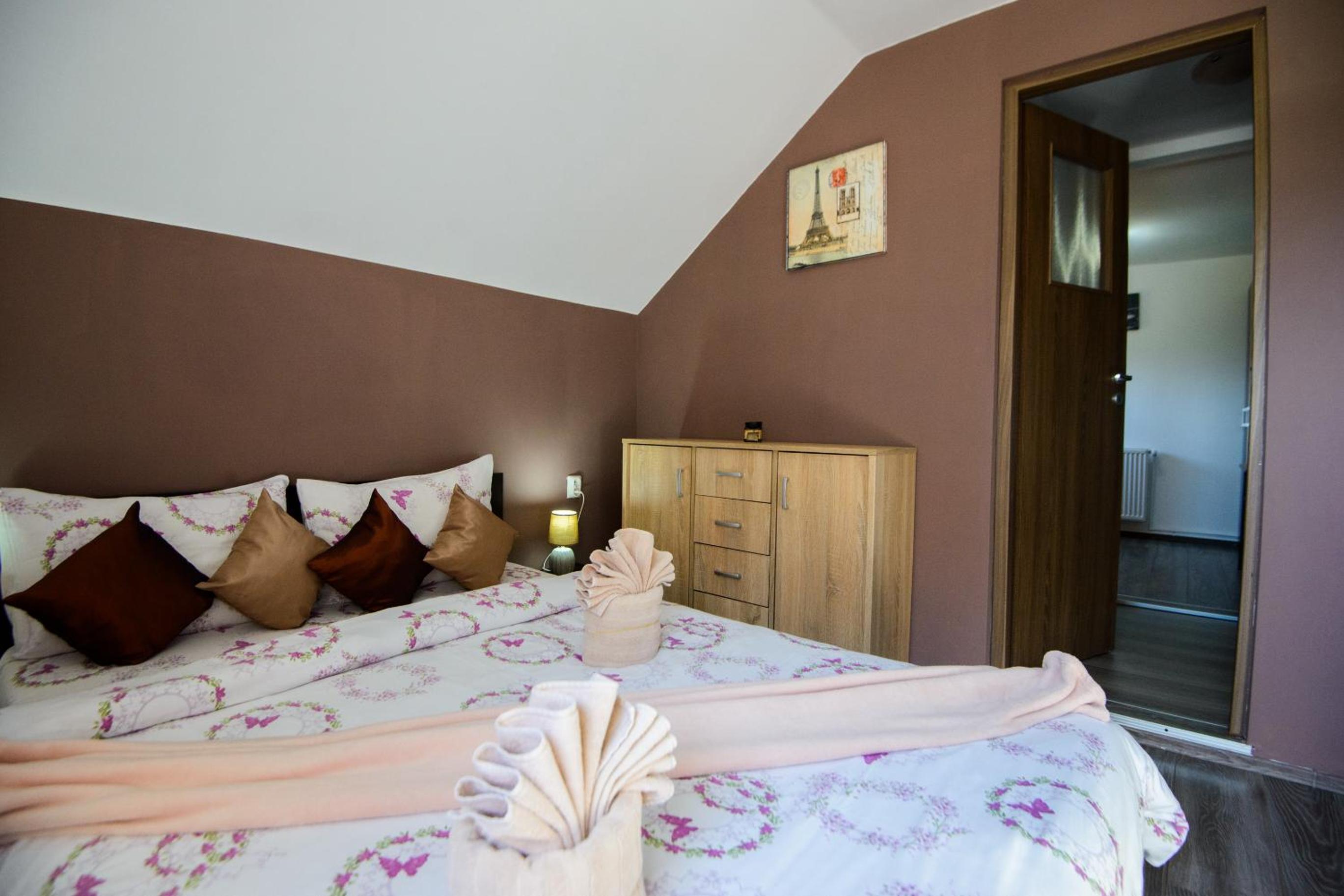 Triple Room - Photo 11