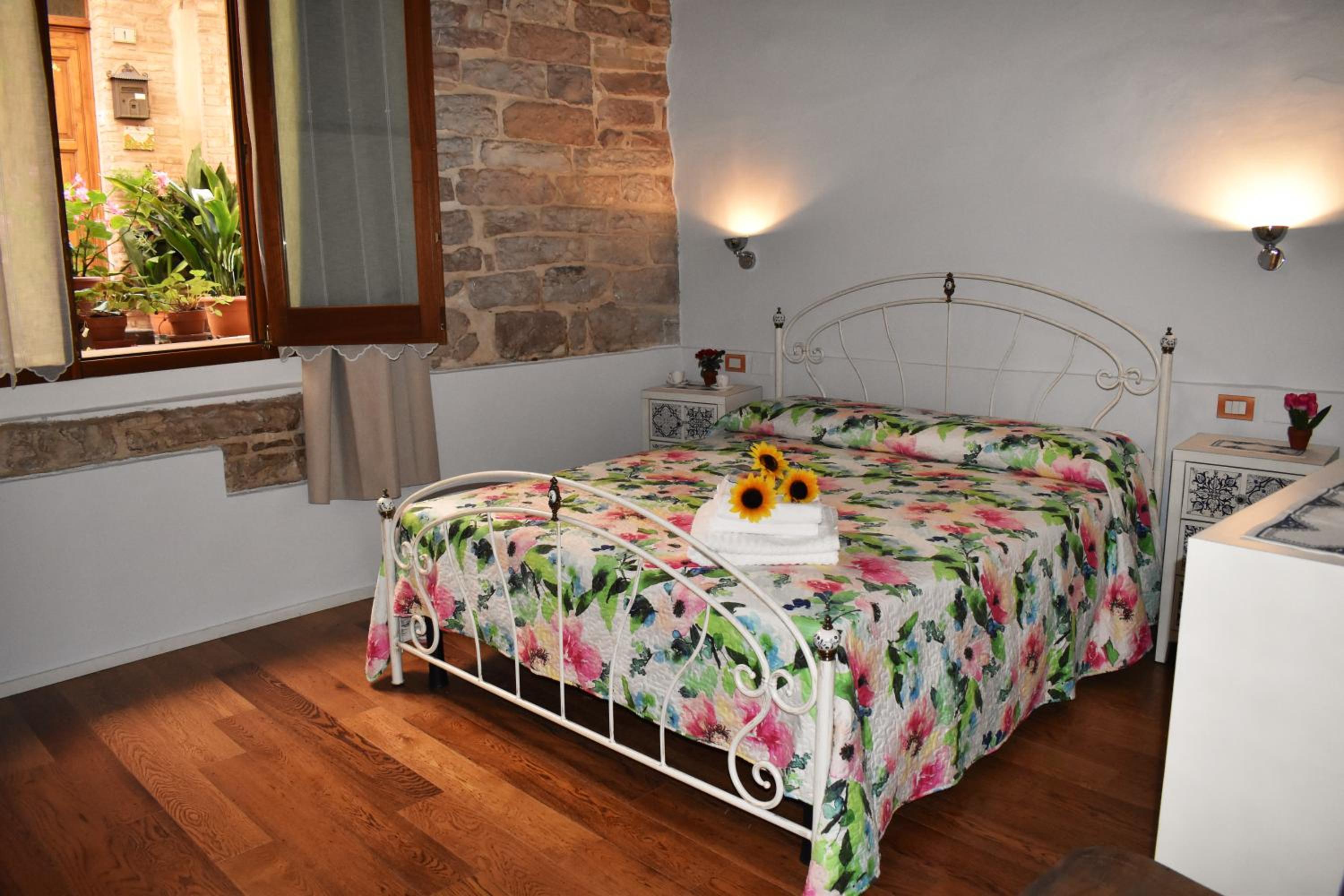 One-Bedroom Apartment - Photo 1