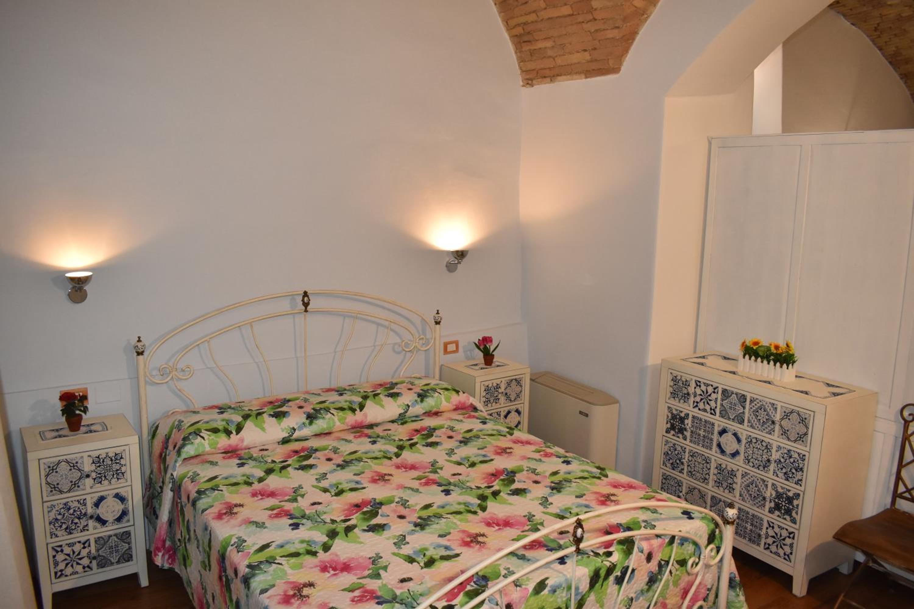 One-Bedroom Apartment - Photo 3