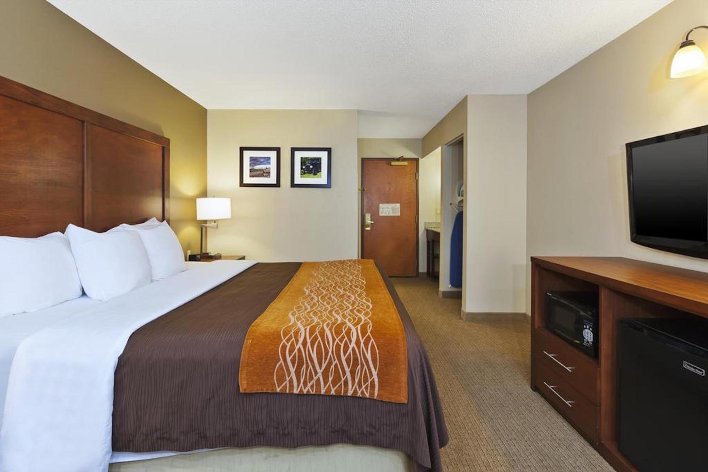 King Room - Non-Smoking - Photo 3