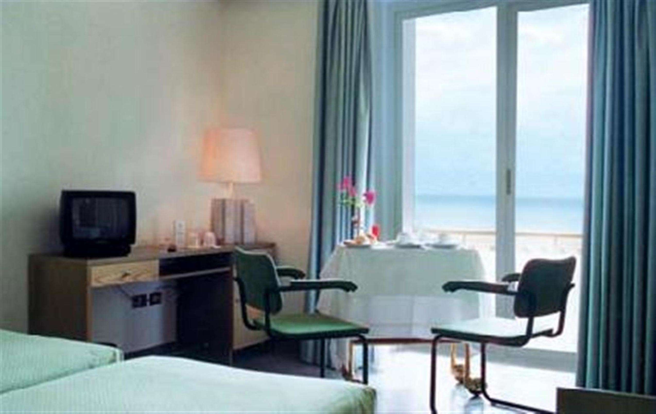 Double or Twin Room with Sea and Temple View photo 3