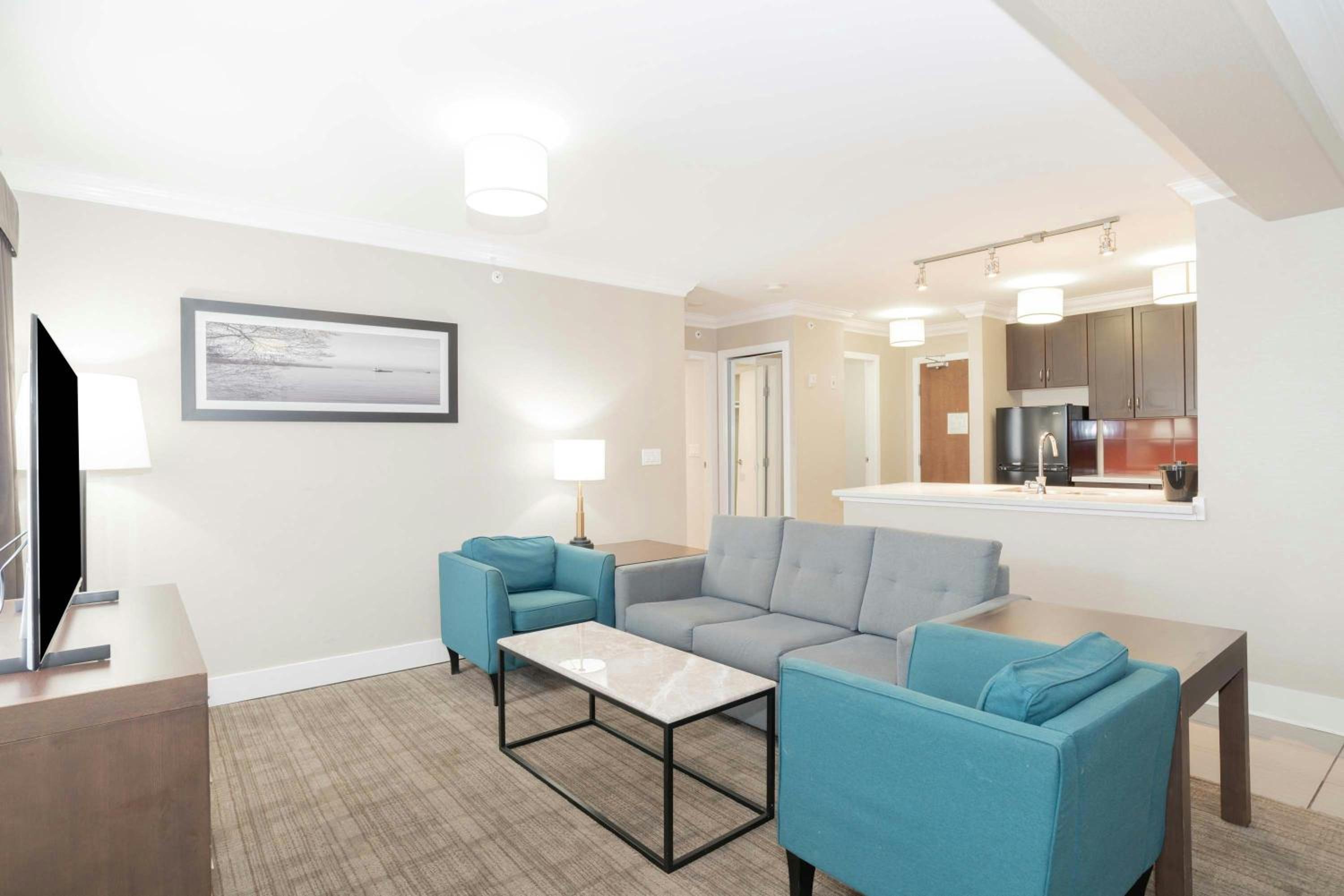 Family Suite, 1 King, Bunk Beds, Kitchen