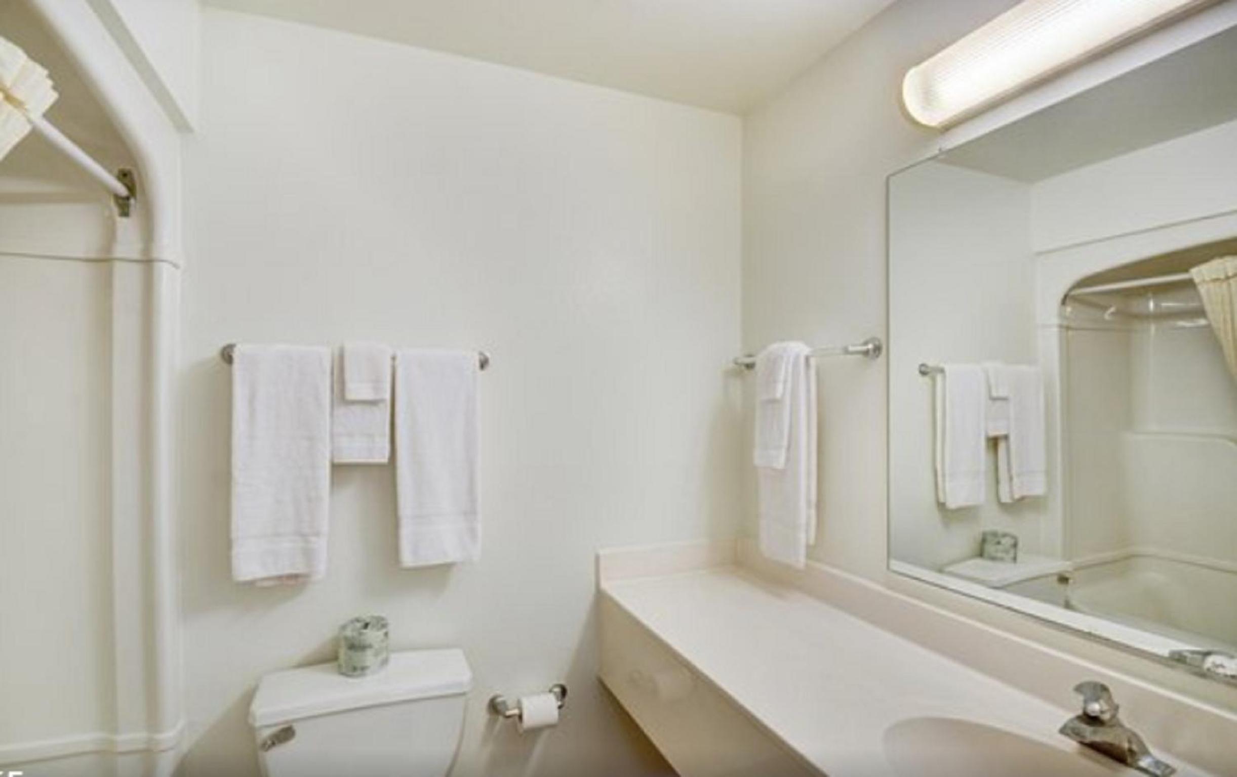 King Room - Disability Access - Non-Smoking - Photo 13