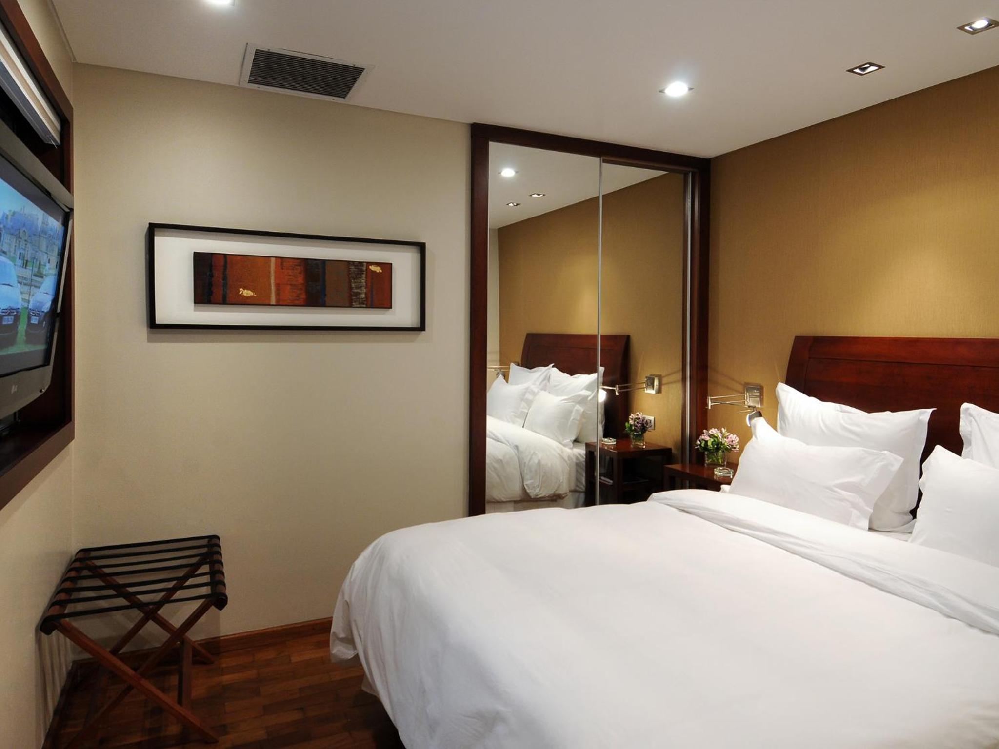 Deluxe Queen Room