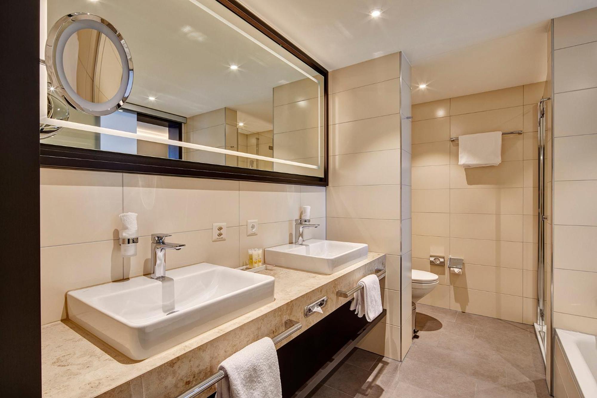 Deluxe Junior Suite - Photo 3