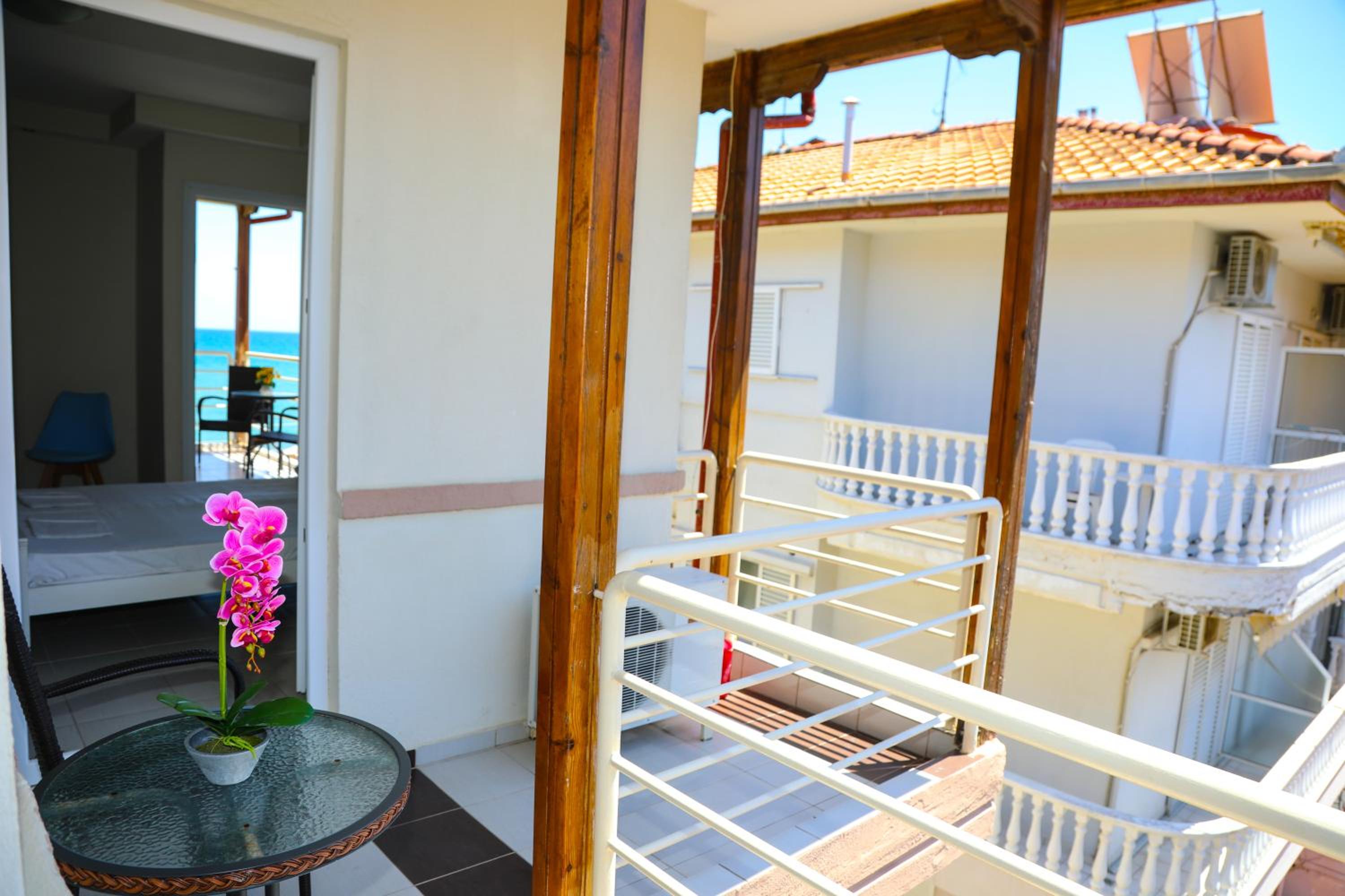 Deluxe Suite with Sea View photo 2