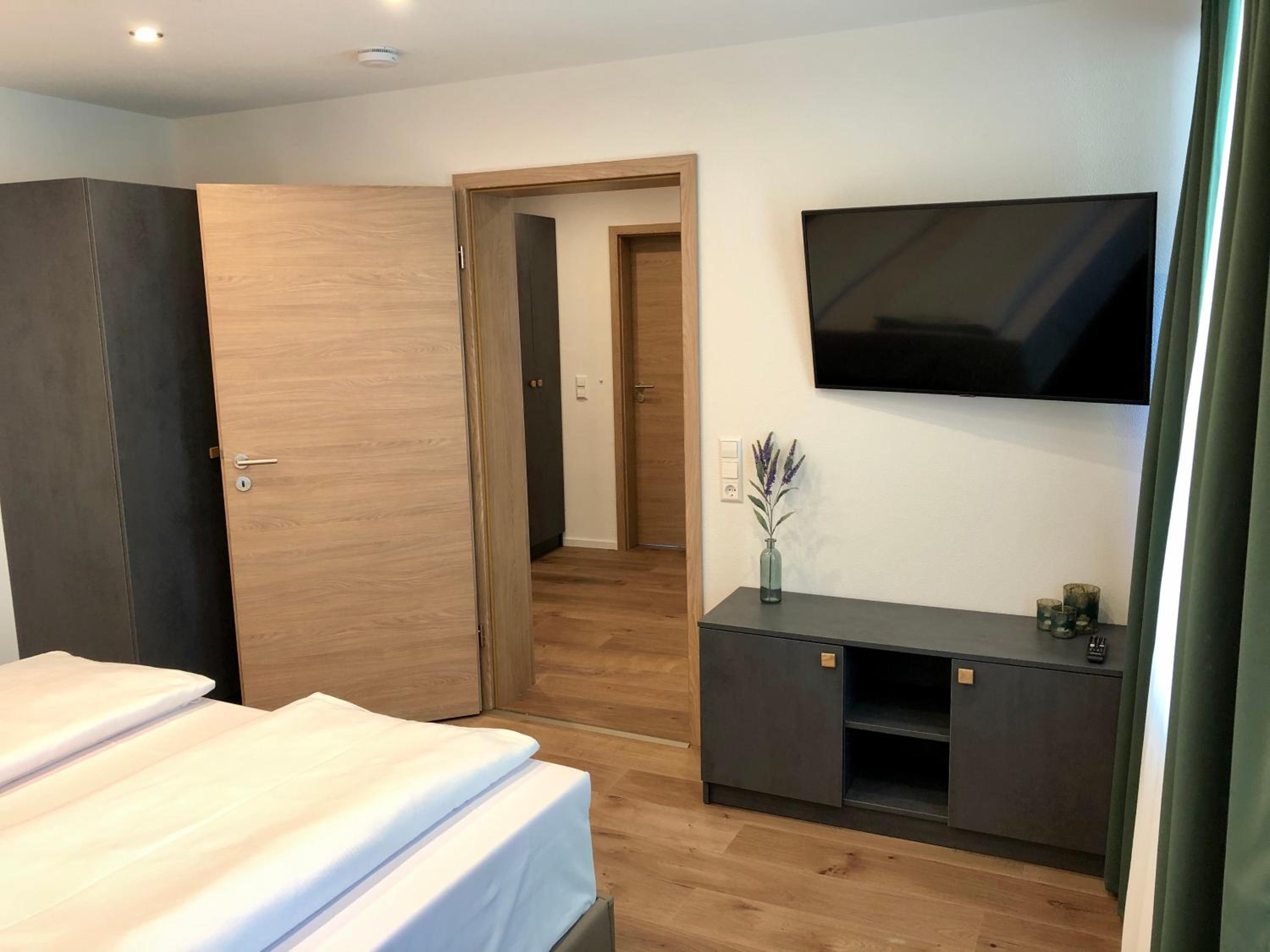 One-Bedroom Apartment with Balcony photo 2