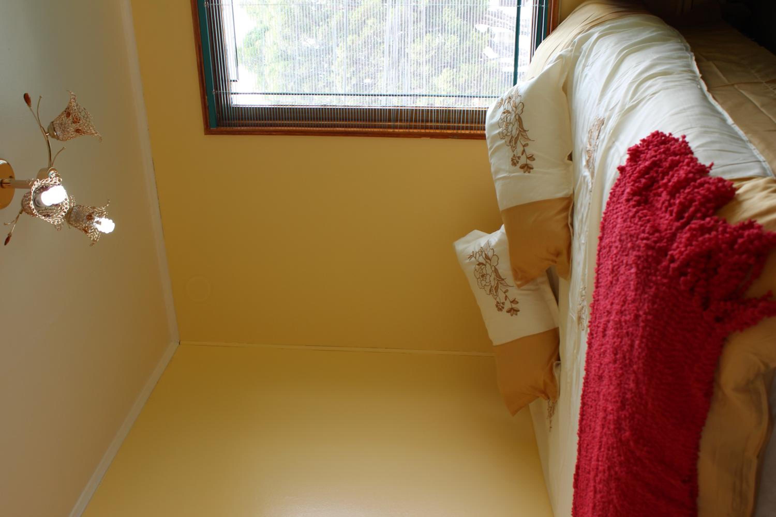 Family Room with Private Bathroom photo 2