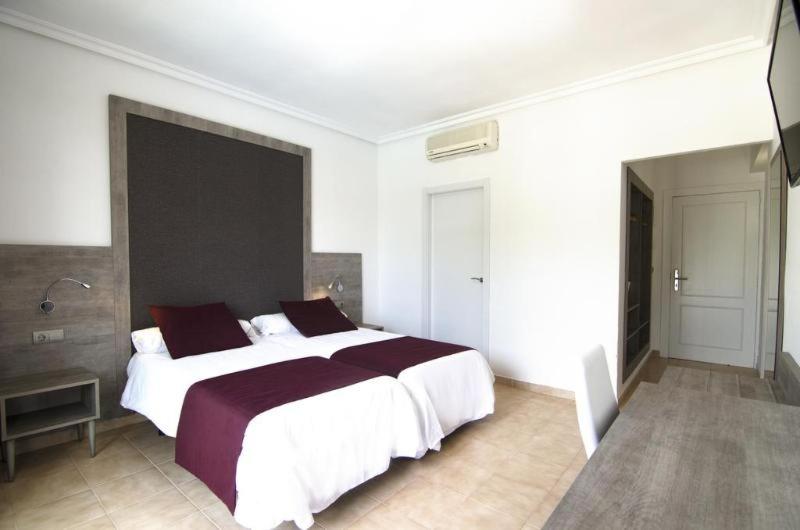 Twin Room - Photo 4