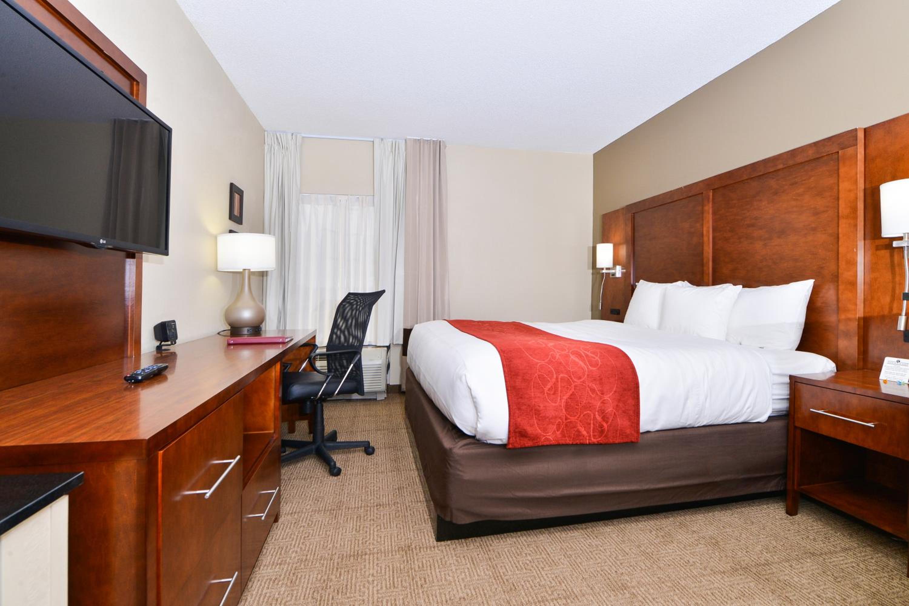 King Suite with Spa Bath - Non-Smoking - Photo 4